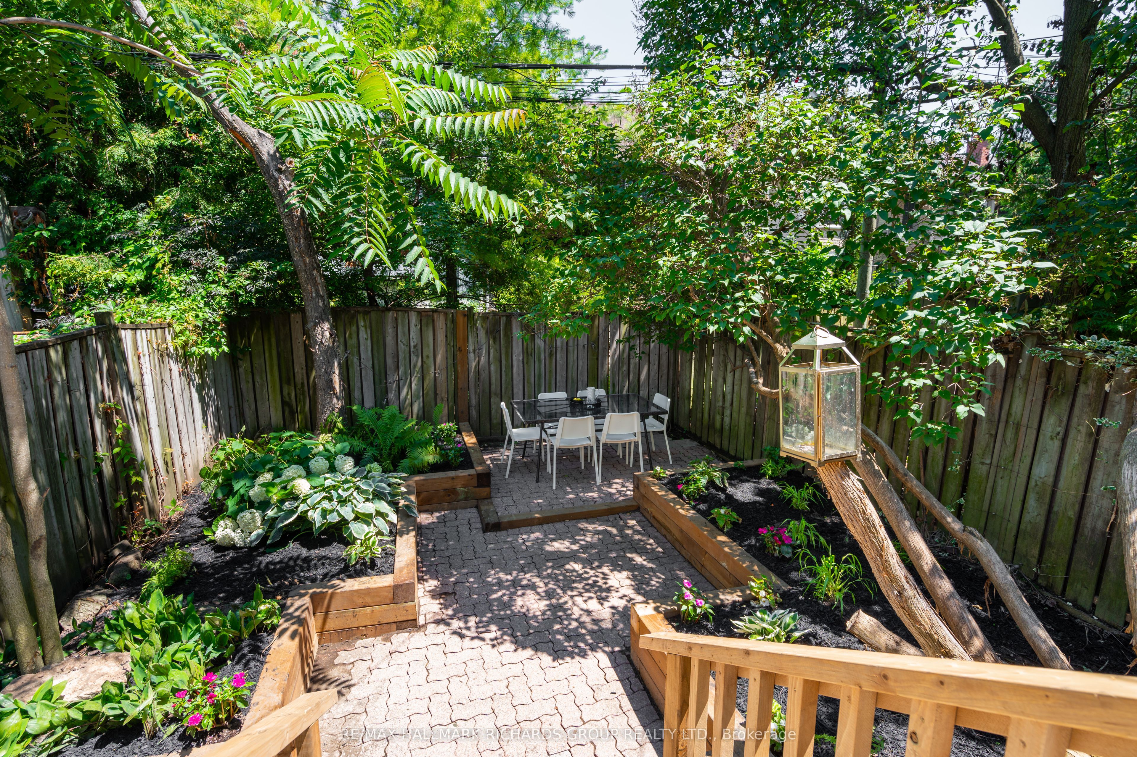 21 Bertmount Avenue, Toronto, ON M4M 2X8 photo 5