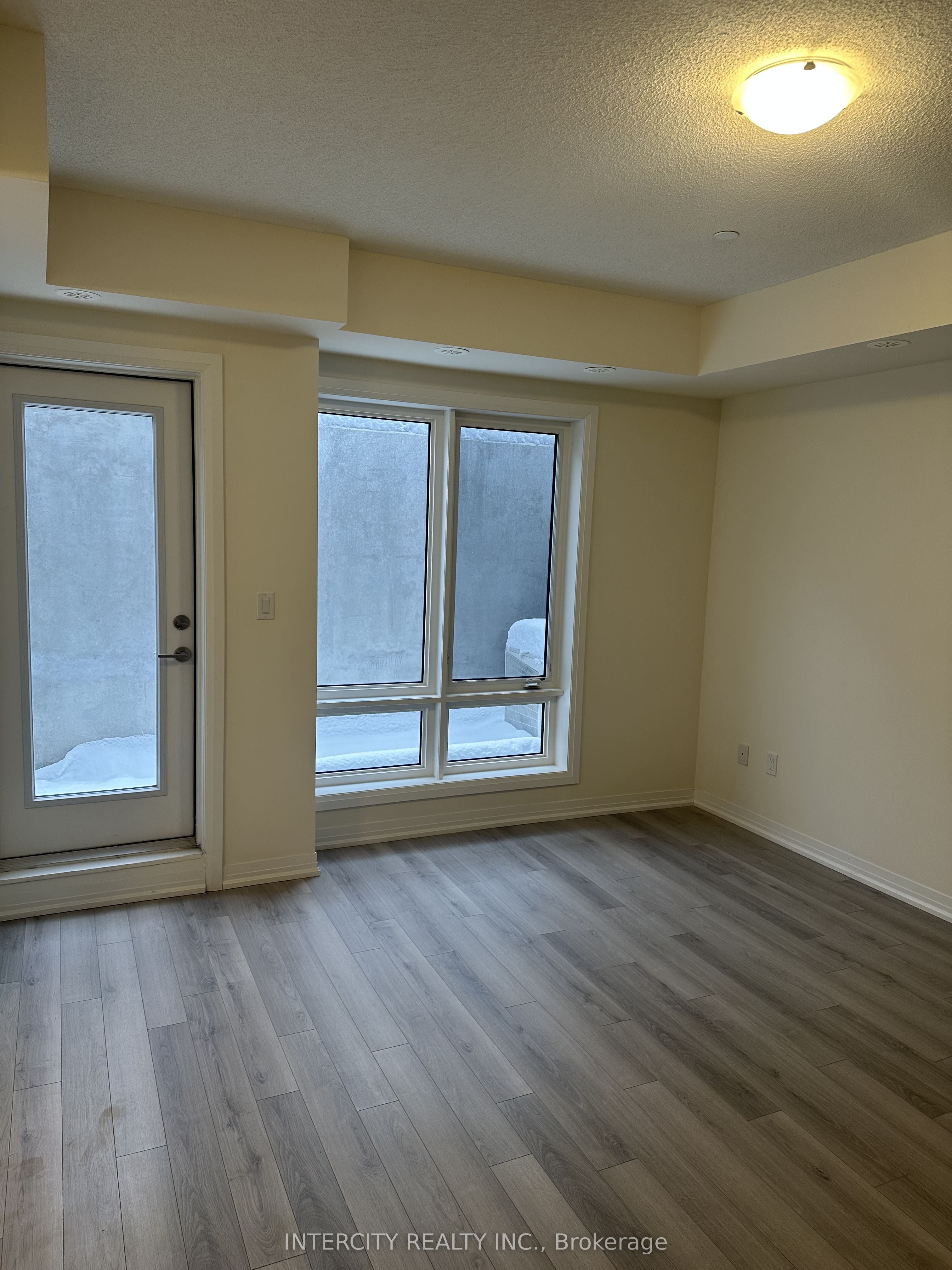 245 McLevin Avenue 13, Toronto, ON M1B 0E8 photo 2