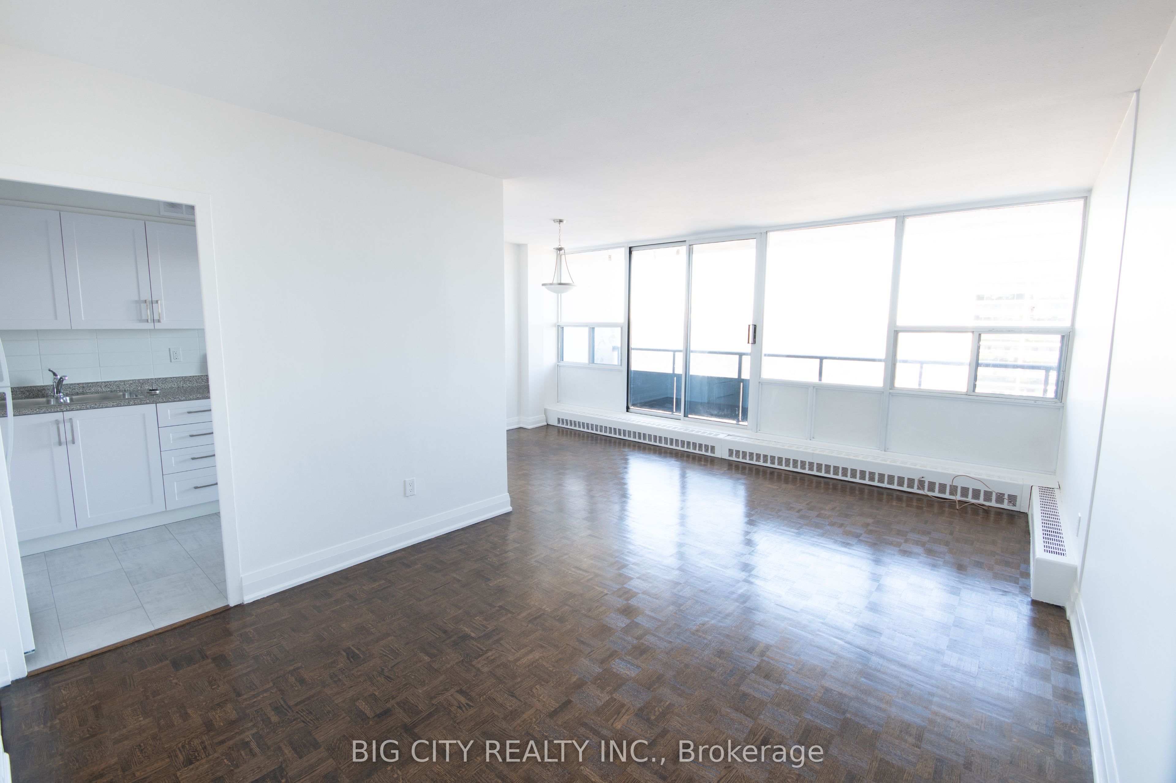 70 Cambridge Avenue 7, Toronto, ON M4K 2L5 photo 2