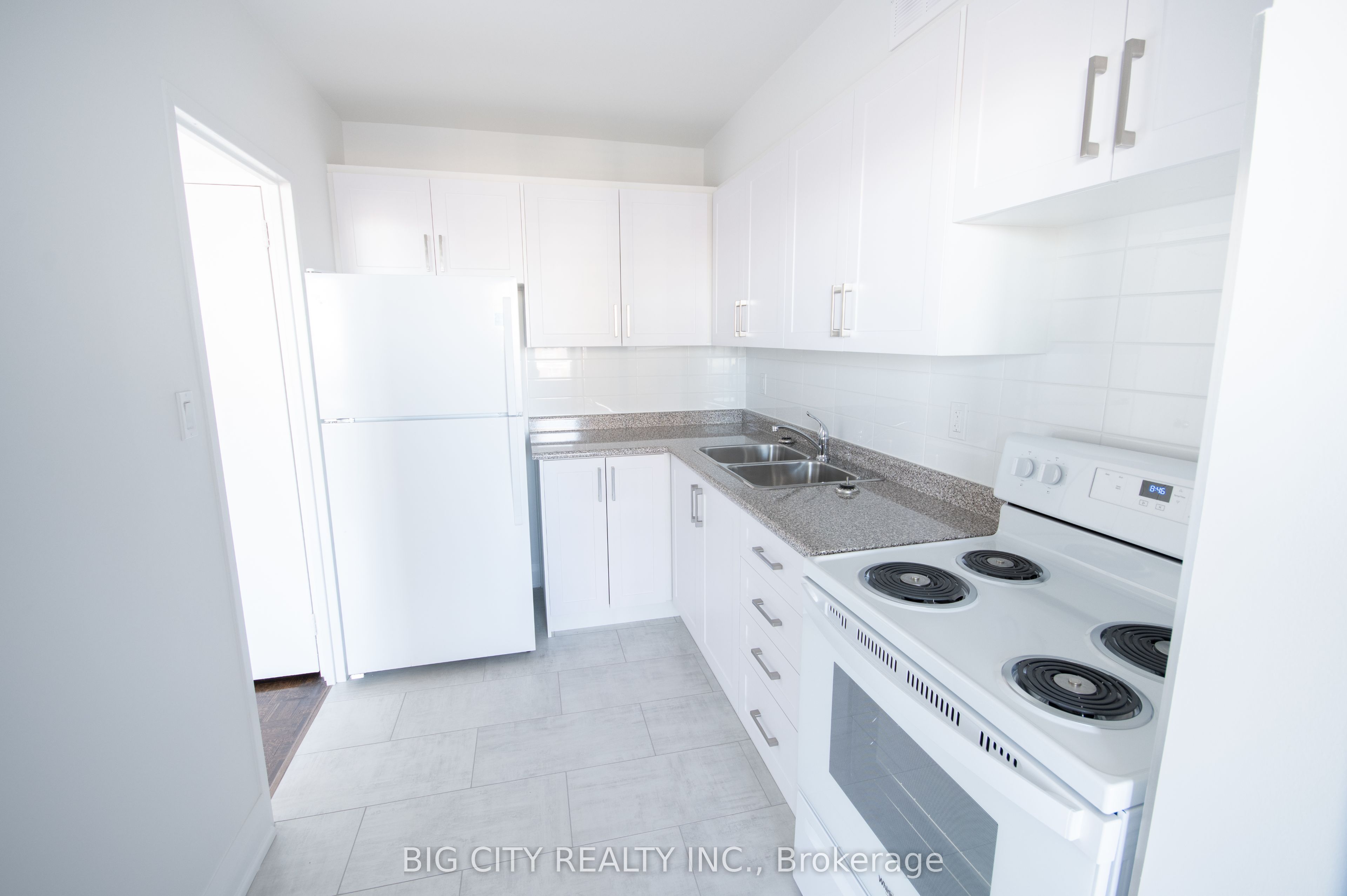 70 Cambridge Avenue 7, Toronto, ON M4K 2L5 photo 3