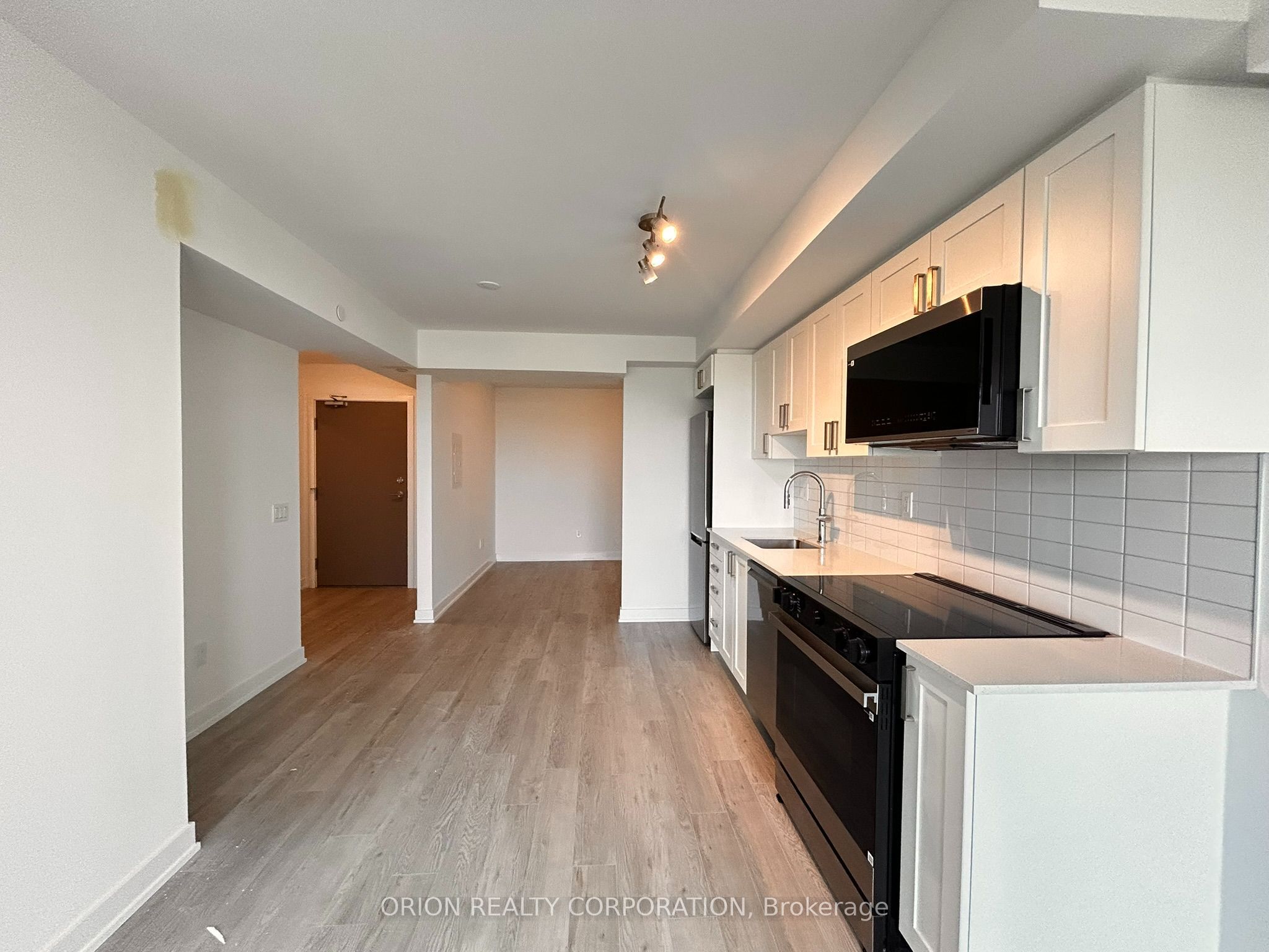 1010 Sandy Beach Road 1007, Pickering, ON L1W 0C7 photo 4