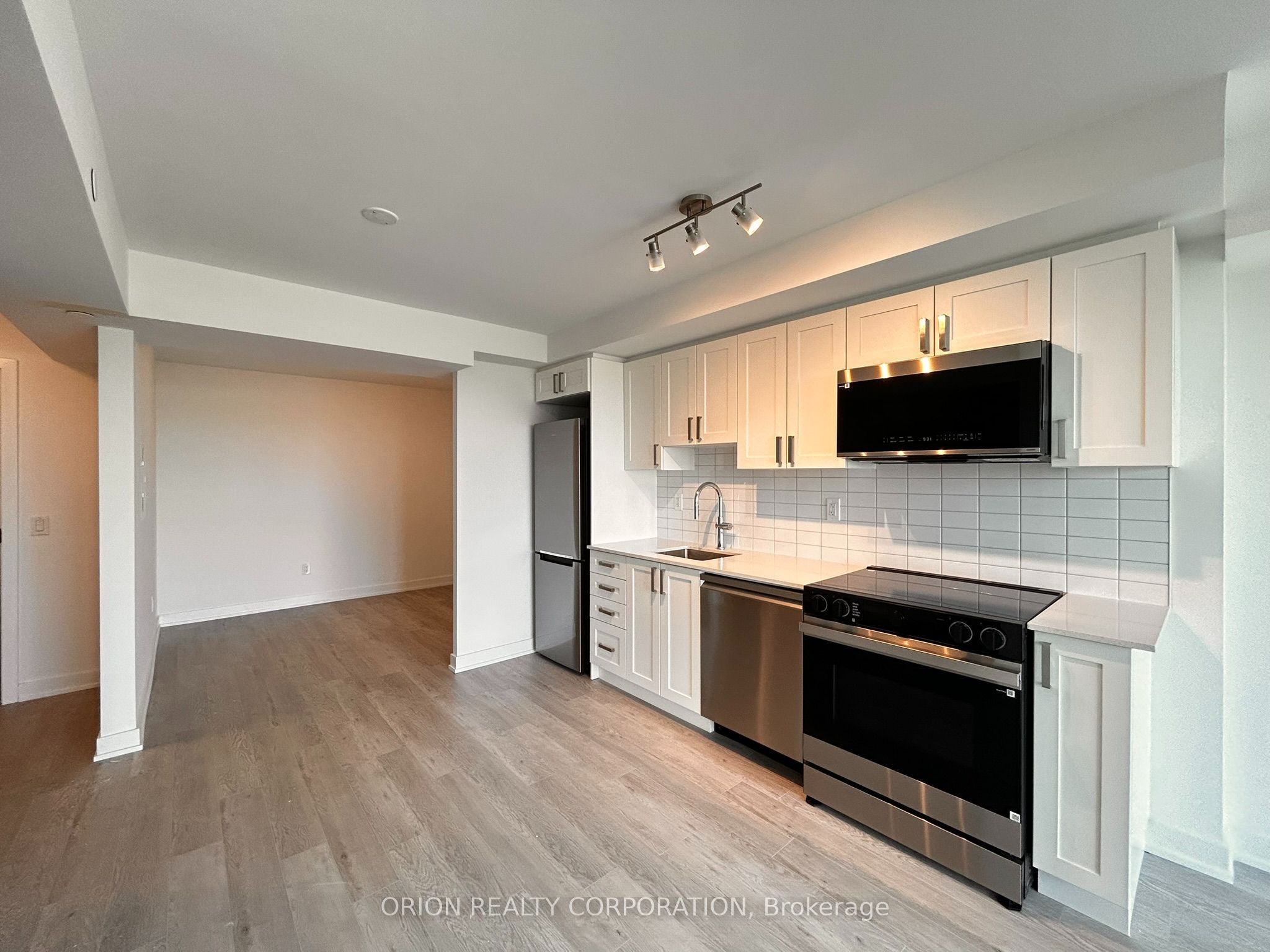1010 Sandy Beach Road 1007, Pickering, ON L1W 0C7 photo 5