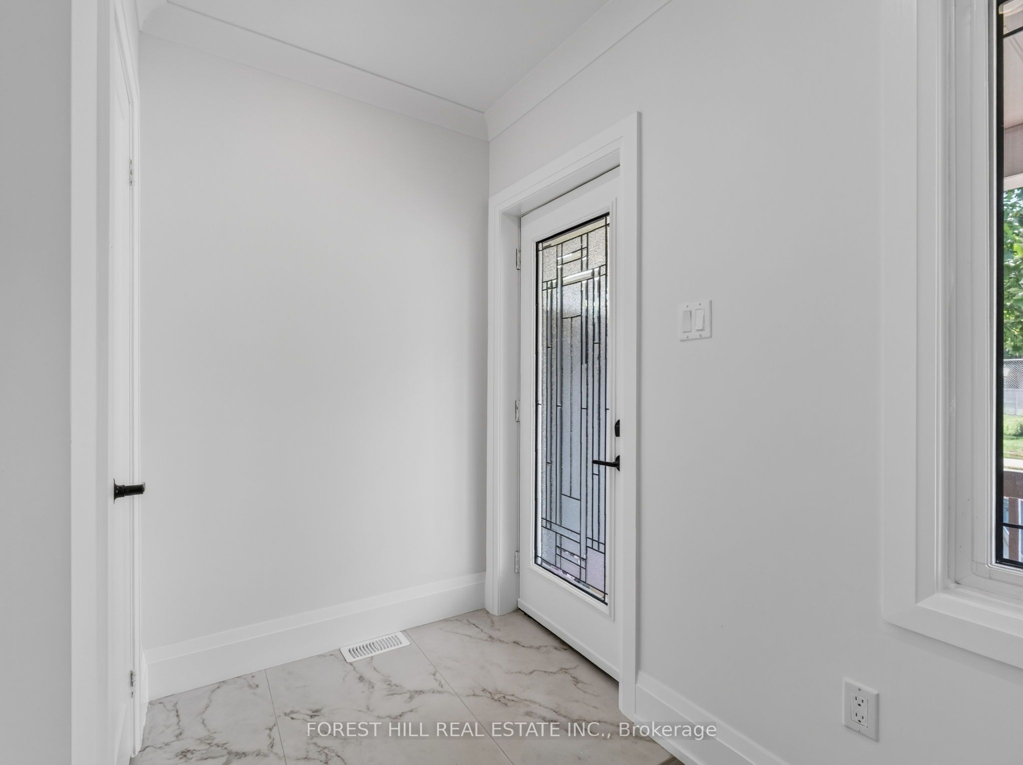 54 Chatham Avenue, Toronto, ON M4J 1K6 photo 4
