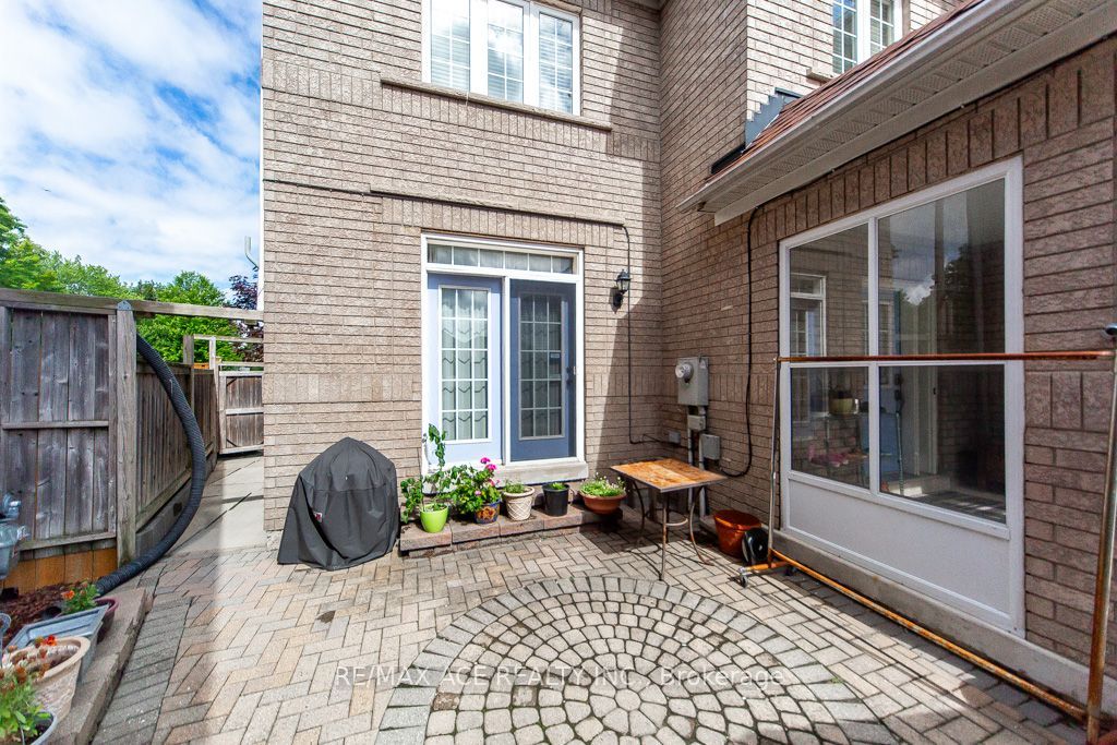 44 Mourning Dove Crescent, Toronto, ON M1B 6A8 photo 2