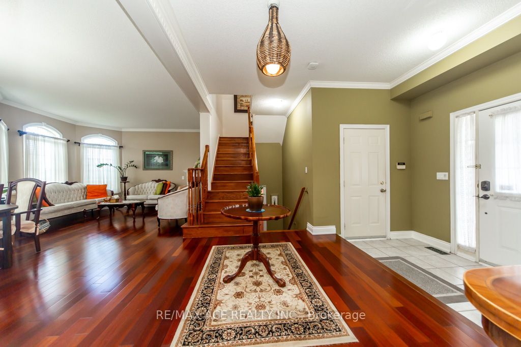 44 Mourning Dove Crescent, Toronto, ON M1B 6A8 photo 3
