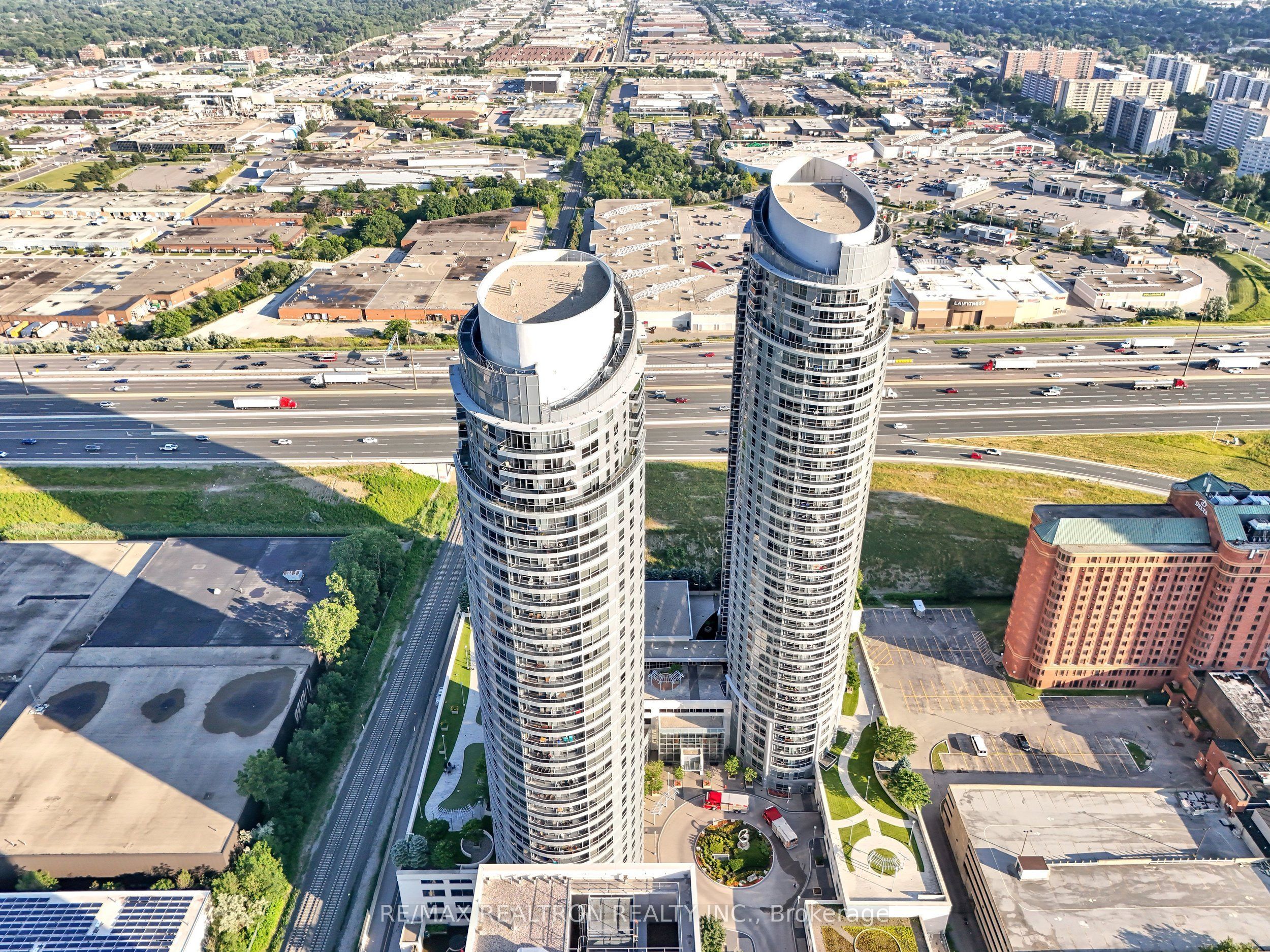 135 Village Green Square 2022, Toronto, ON M1S 0G4