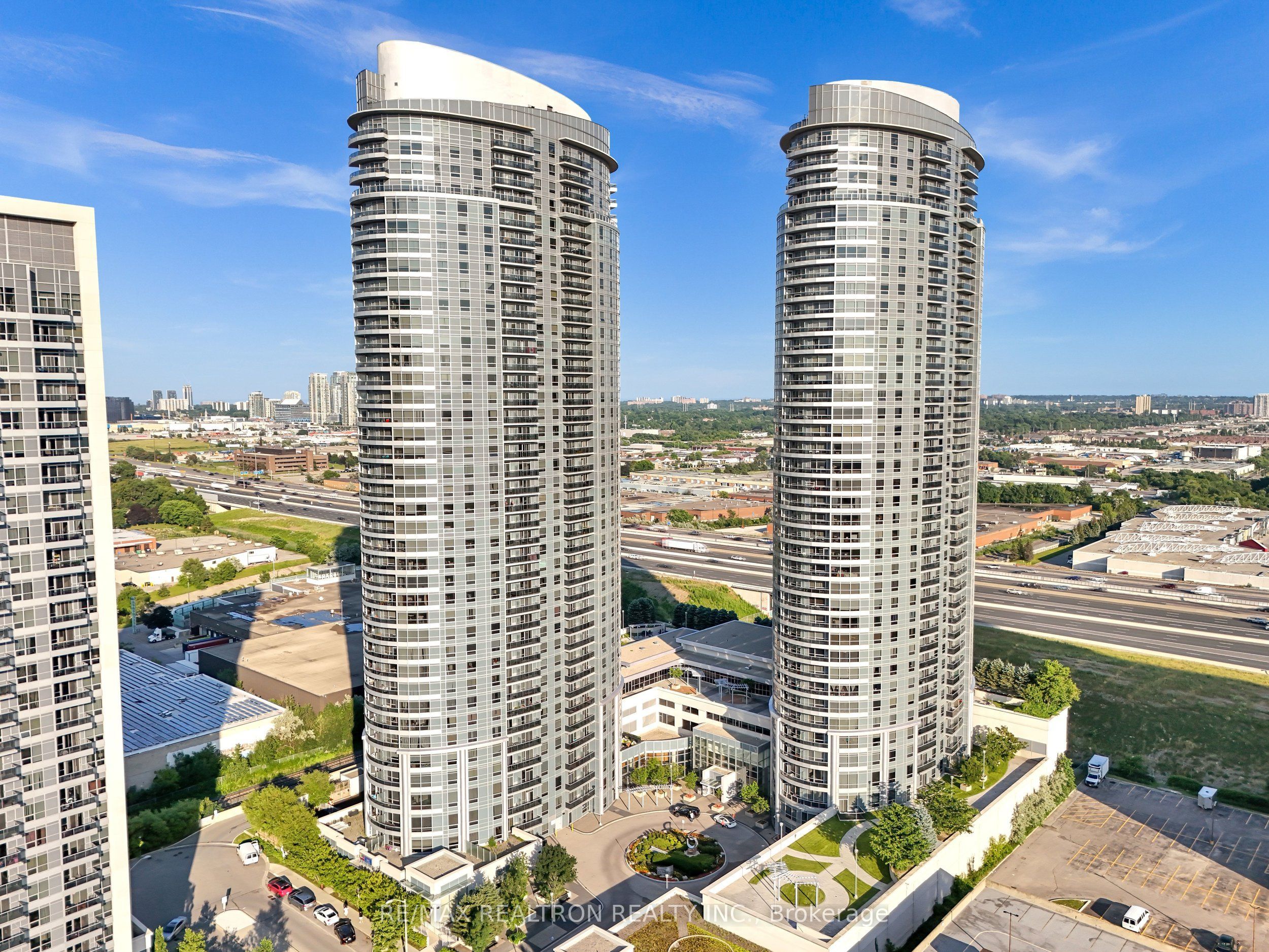 135 Village Green Square 2022, Toronto, ON M1S 0G4 photo 2