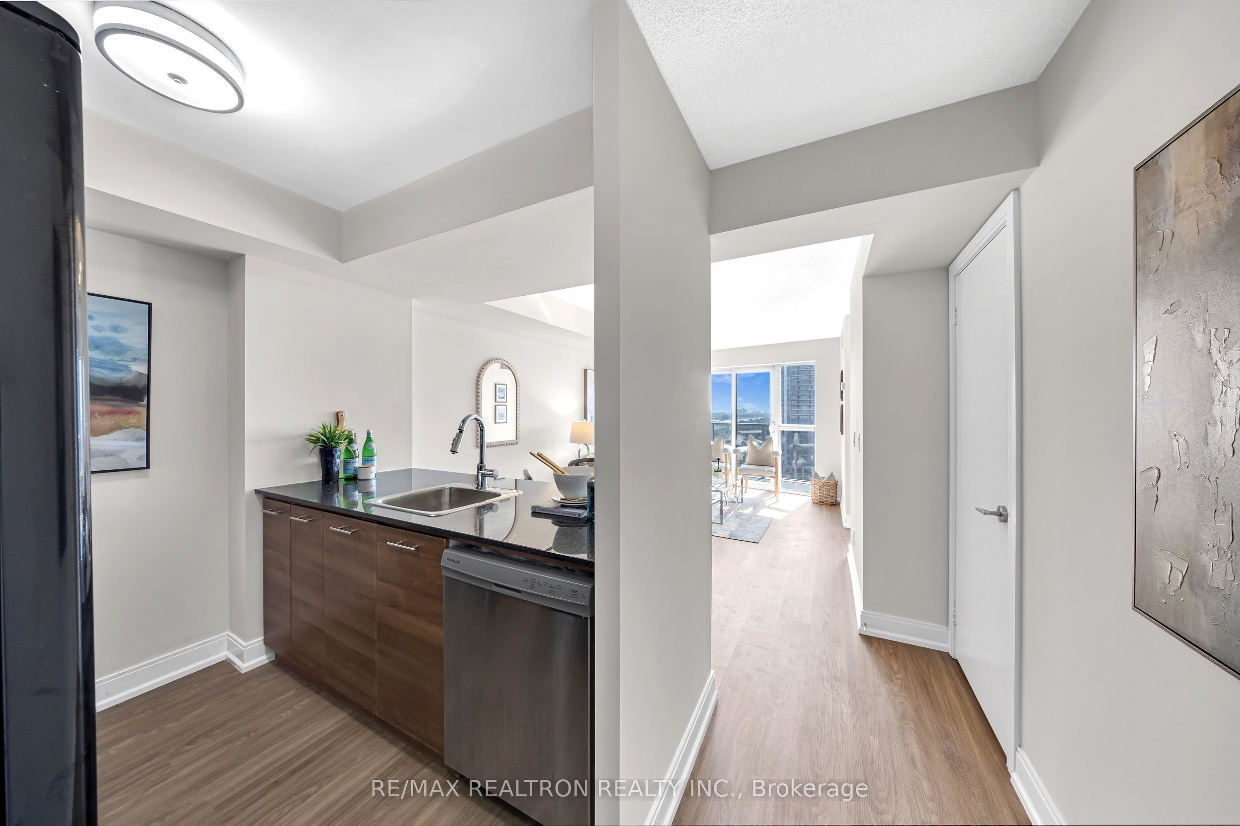 135 Village Green Square 2022, Toronto, ON M1S 0G4 photo 3