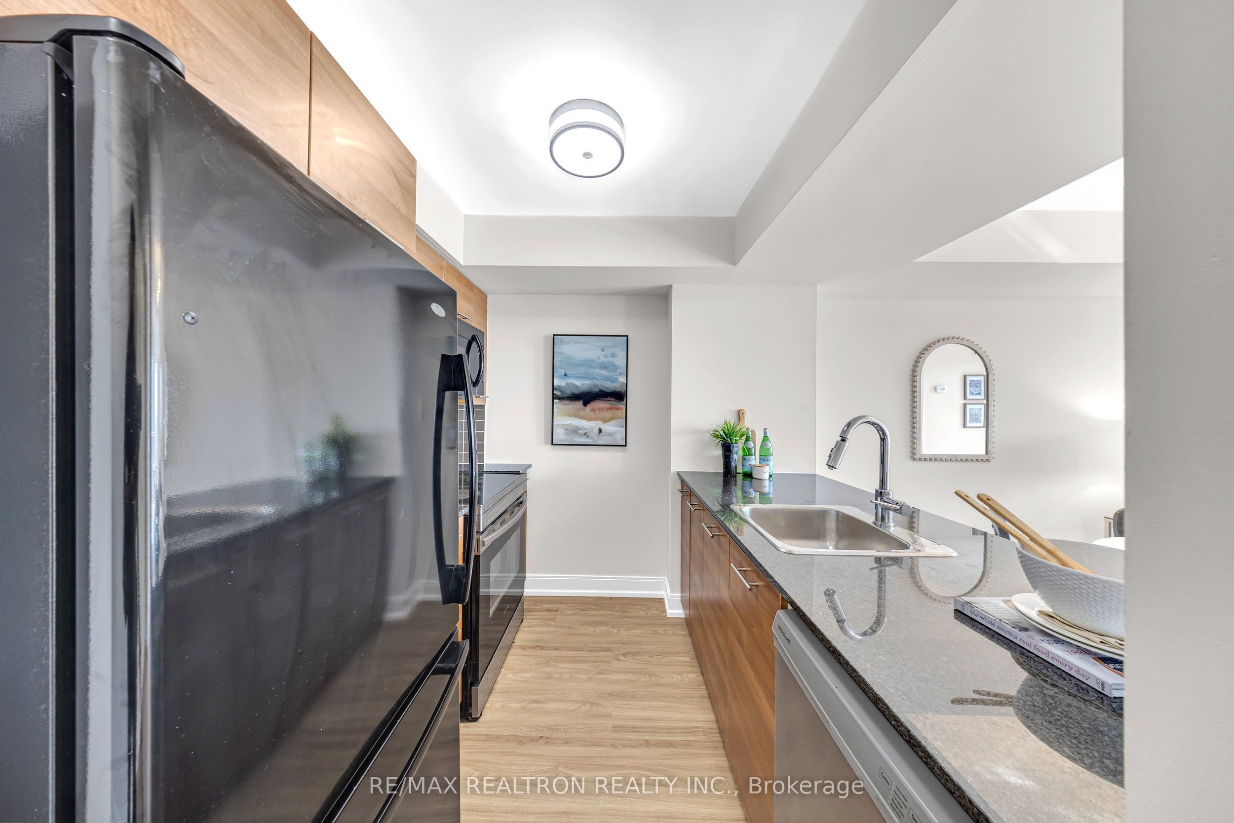 135 Village Green Square 2022, Toronto, ON M1S 0G4 photo 4