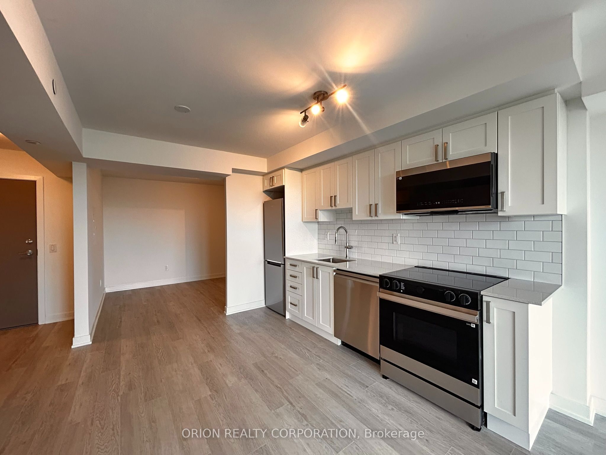 1010 Sandy Beach Road 1207, Pickering, ON L1W 0C7 photo 5