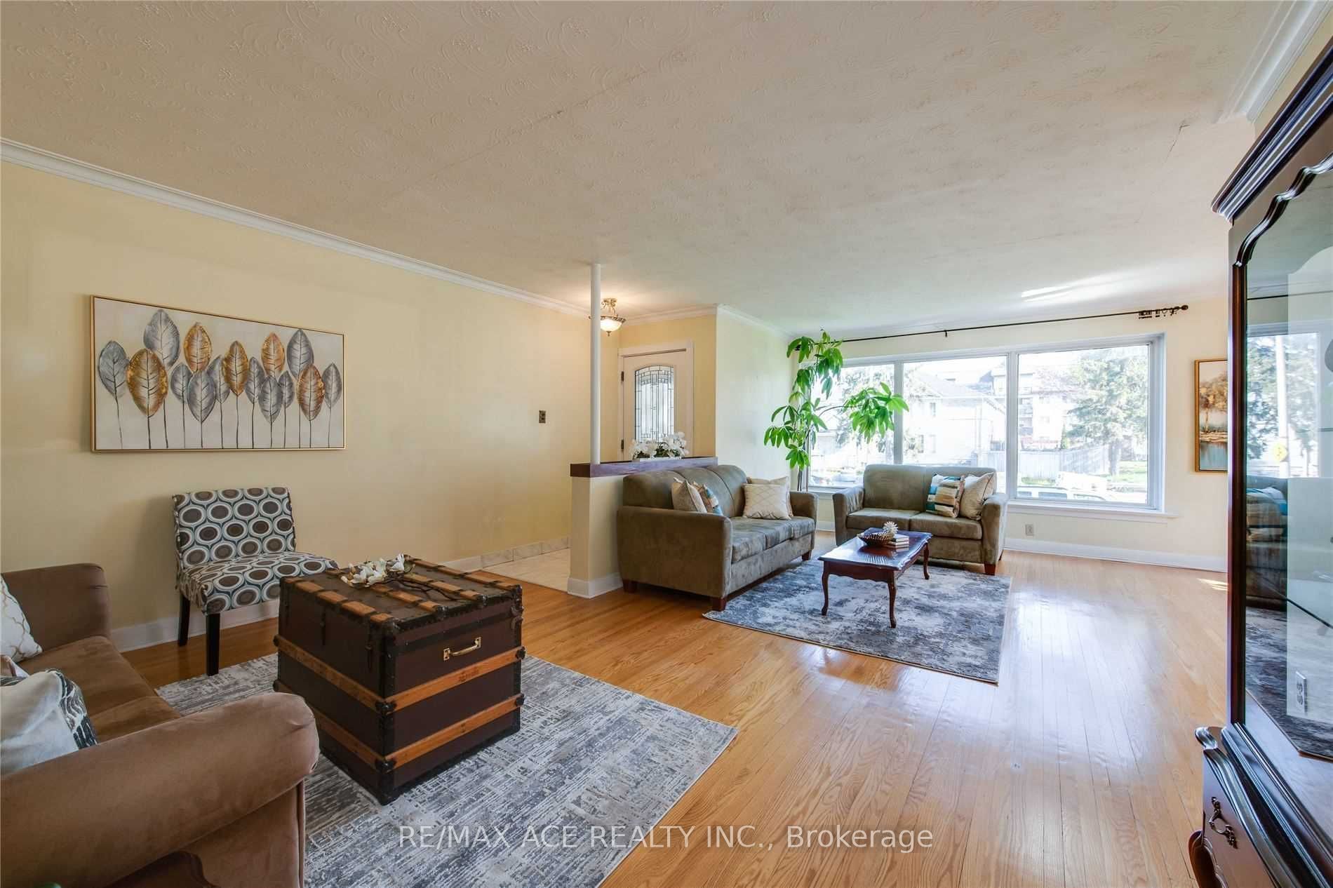 3715 St Clair Avenue E, Toronto, ON M1M 1T5 photo 2