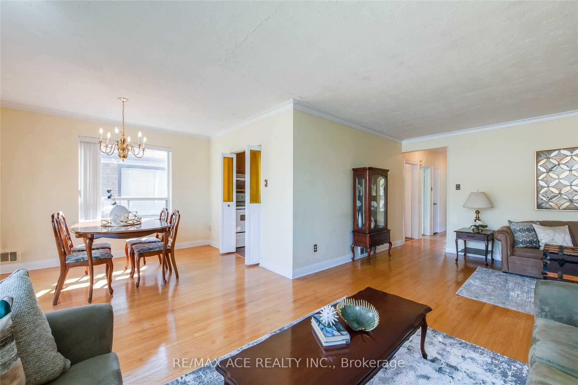 3715 St Clair Avenue E, Toronto, ON M1M 1T5 photo 4