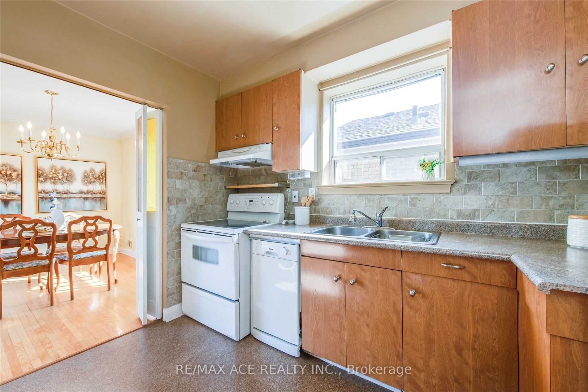 3715 St Clair Avenue E, Toronto, ON M1M 1T5 photo 5