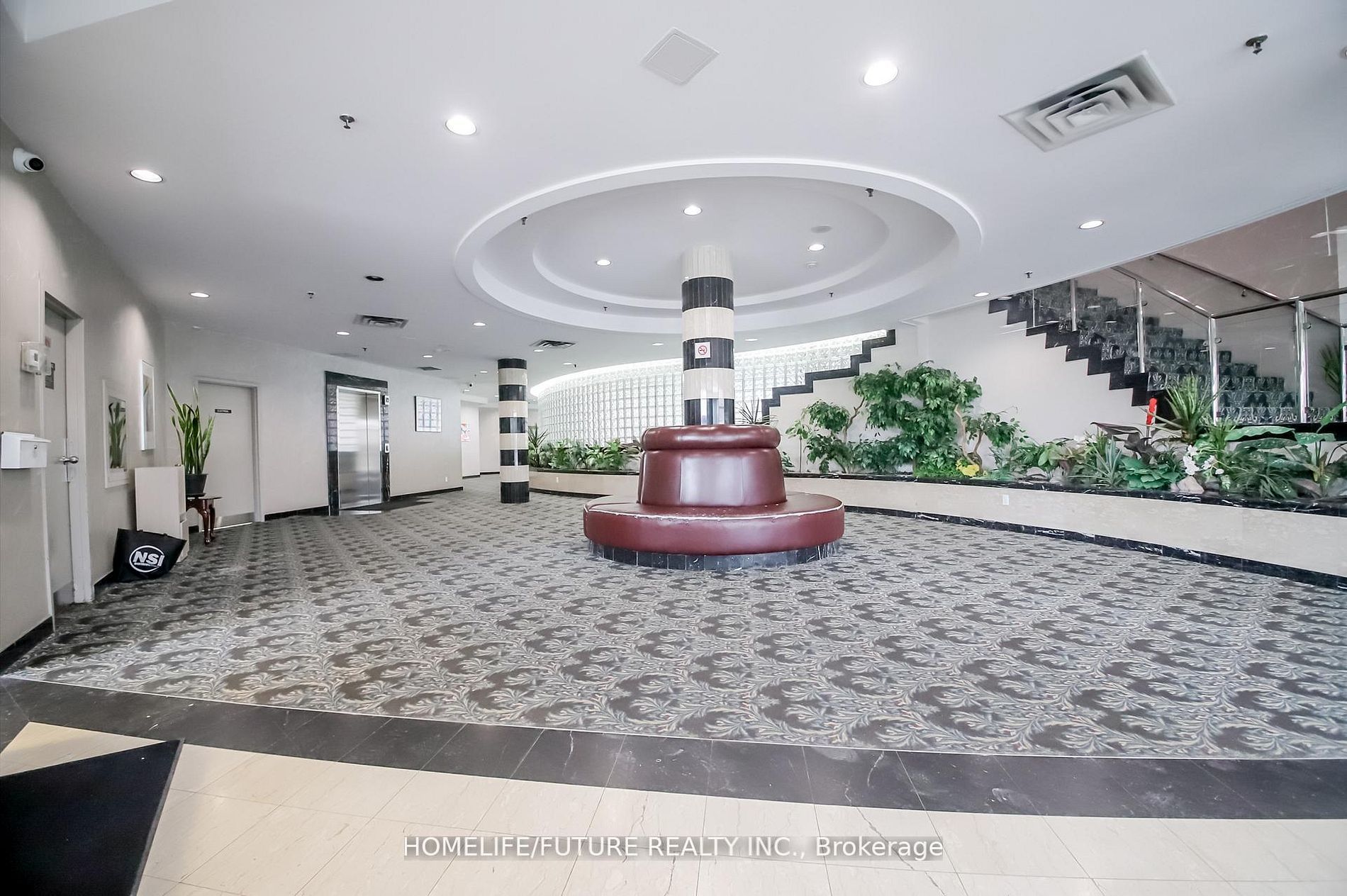 2550 Lawrence Avenue E 816, Toronto, ON M1P 4Z3 photo 3