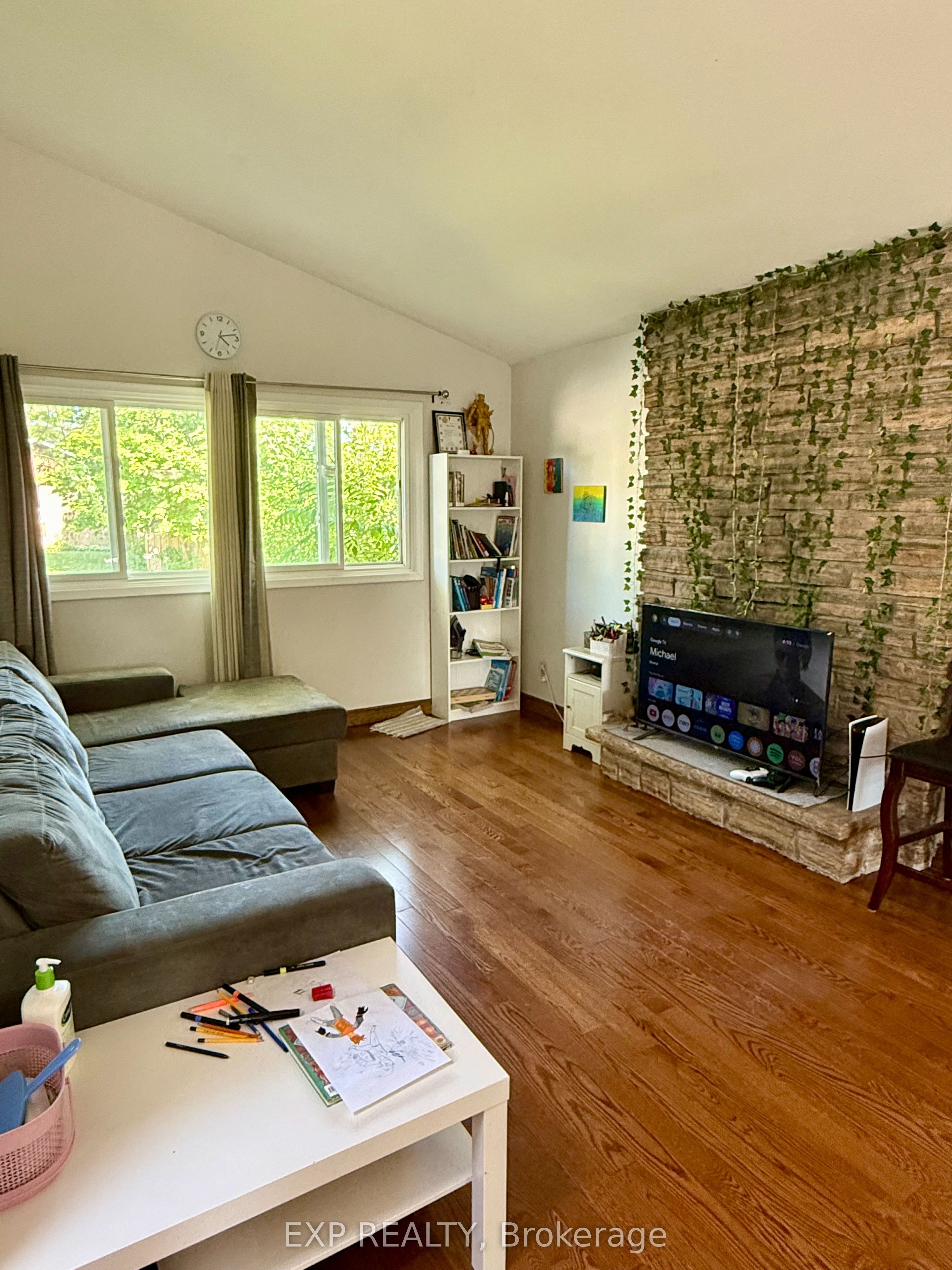6 Mid Pines Road Upper, Toronto, ON M1G 2L6 photo 2