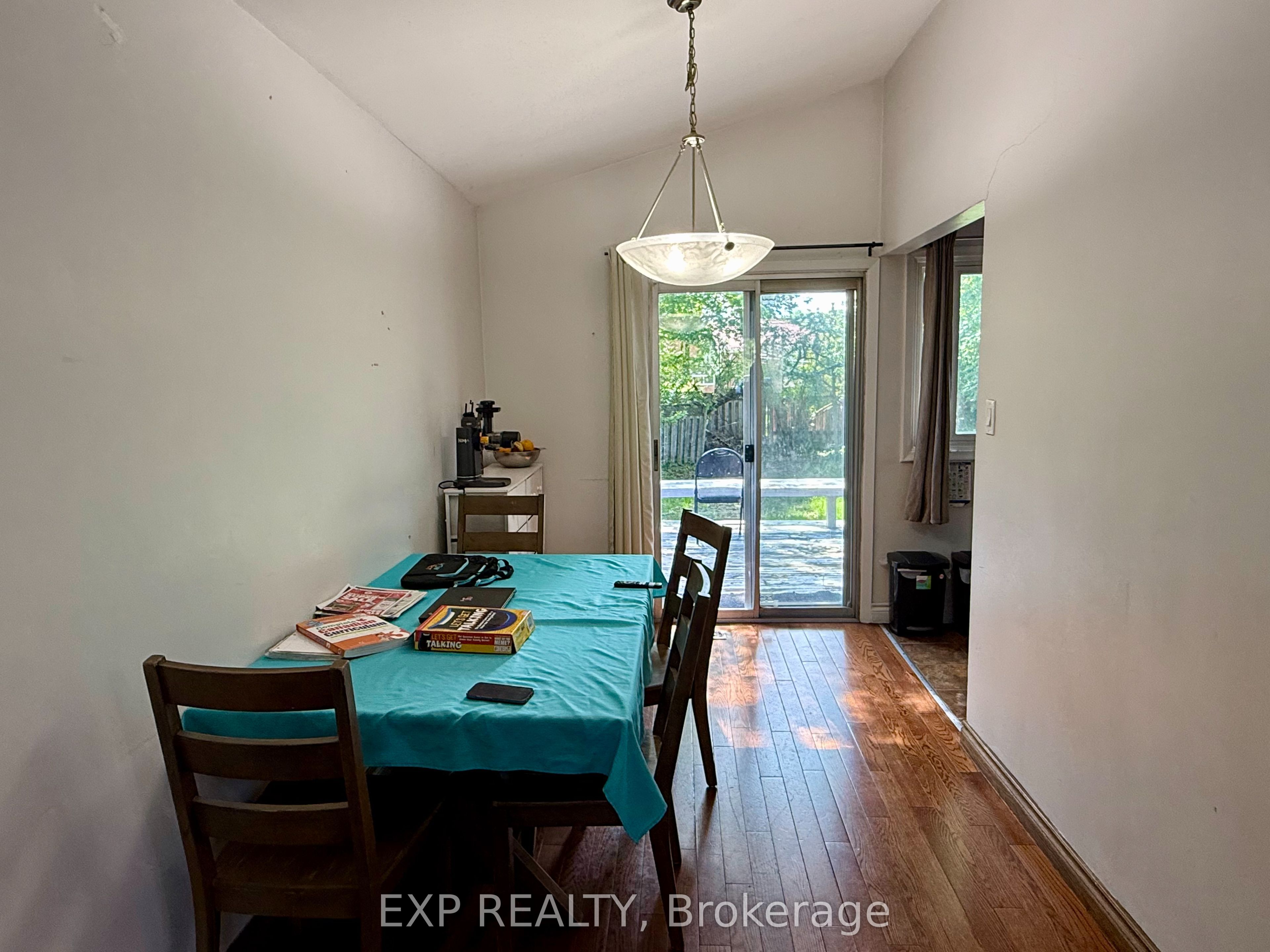 6 Mid Pines Road Upper, Toronto, ON M1G 2L6 photo 3