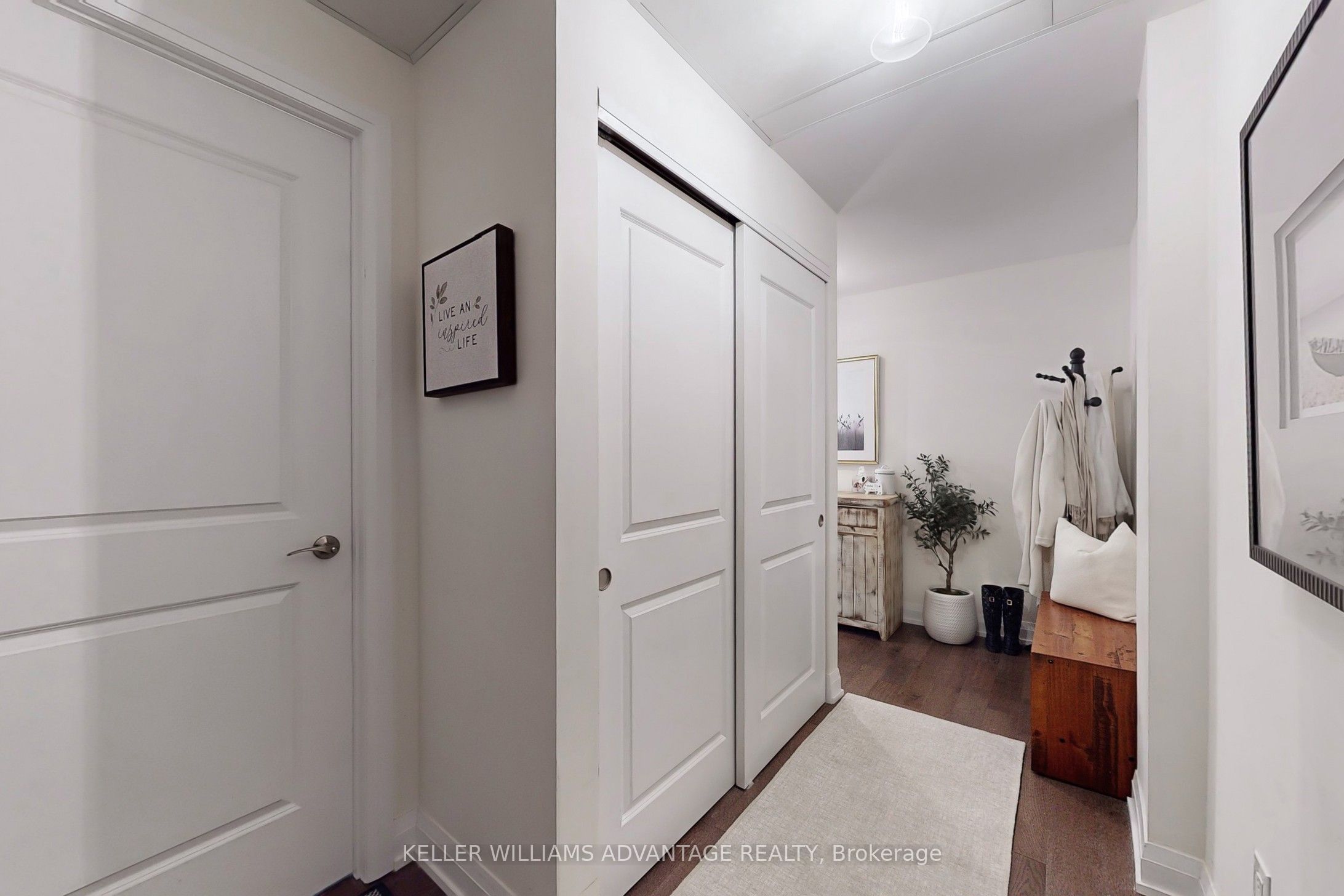 200 Woodbine Avenue 308, Toronto, ON M4L 3P2 photo 4