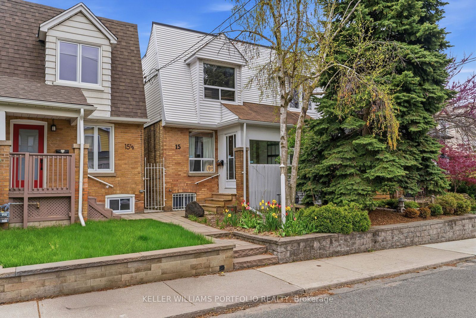 15 Myrtle Avenue, Toronto, ON M4M 2A3 photo 2