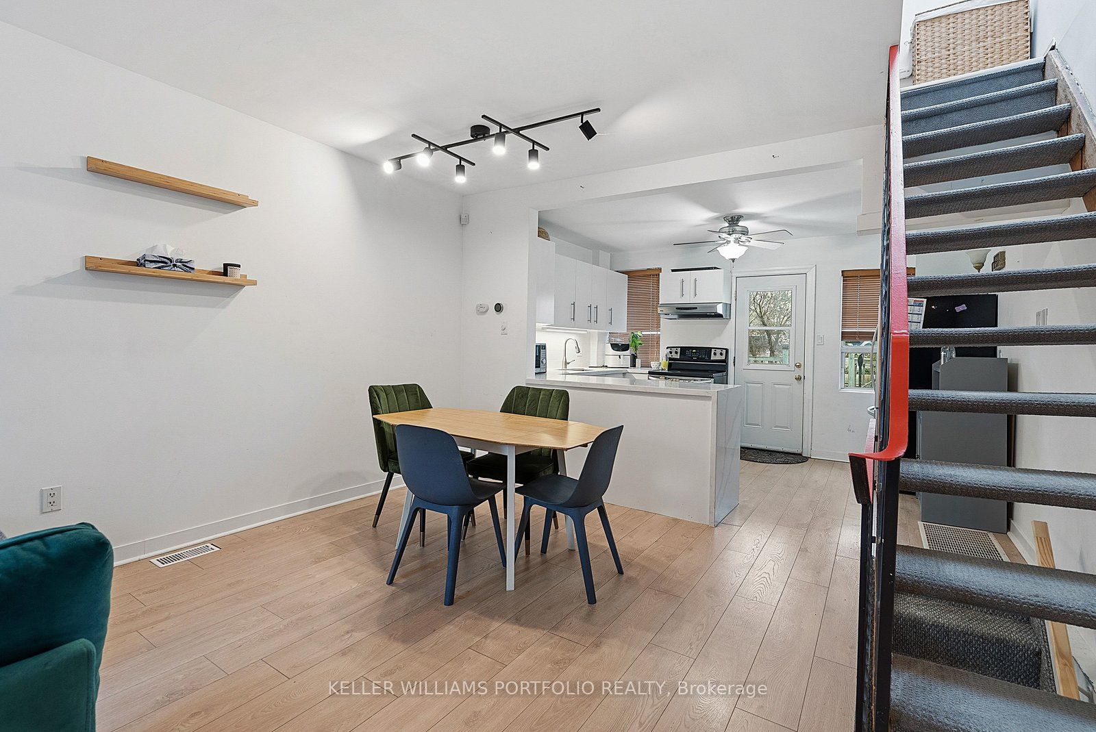 15 Myrtle Avenue, Toronto, ON M4M 2A3 photo 5