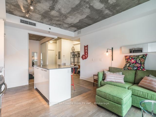 630 Queen Street E 214, Toronto, ON M4M 1G3