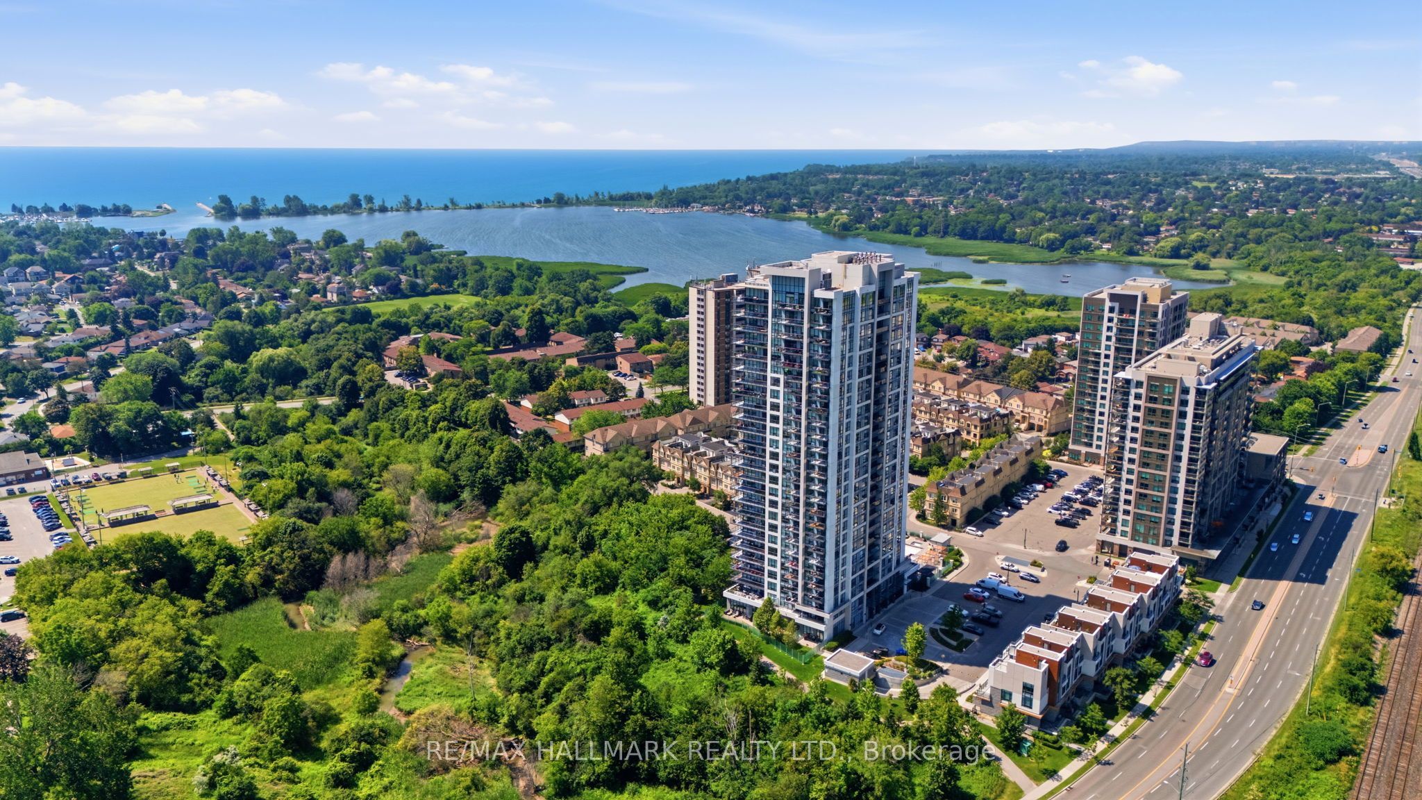1255 Bayly Street 2208, Pickering, ON L1W 0B6 photo 2