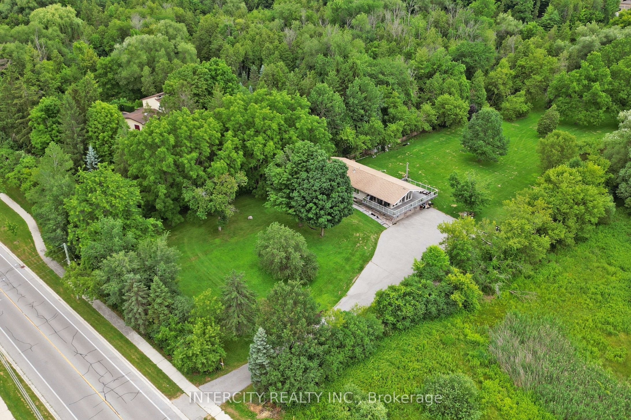 3505 Cochrane Street, Whitby, ON L1R 2P2 photo 2