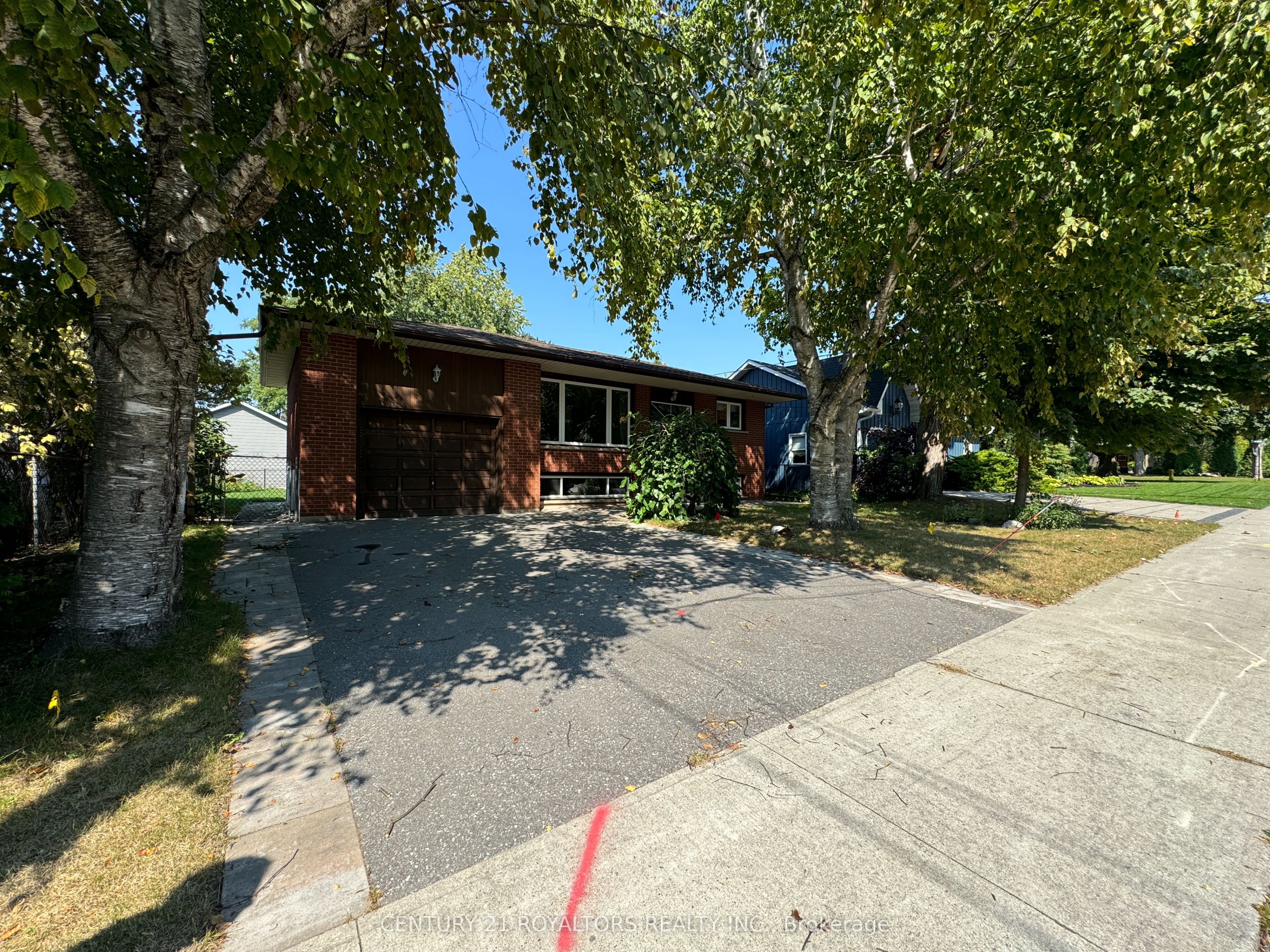 404 Trent Street W Bsmt, Whitby, ON L1N 1M5
