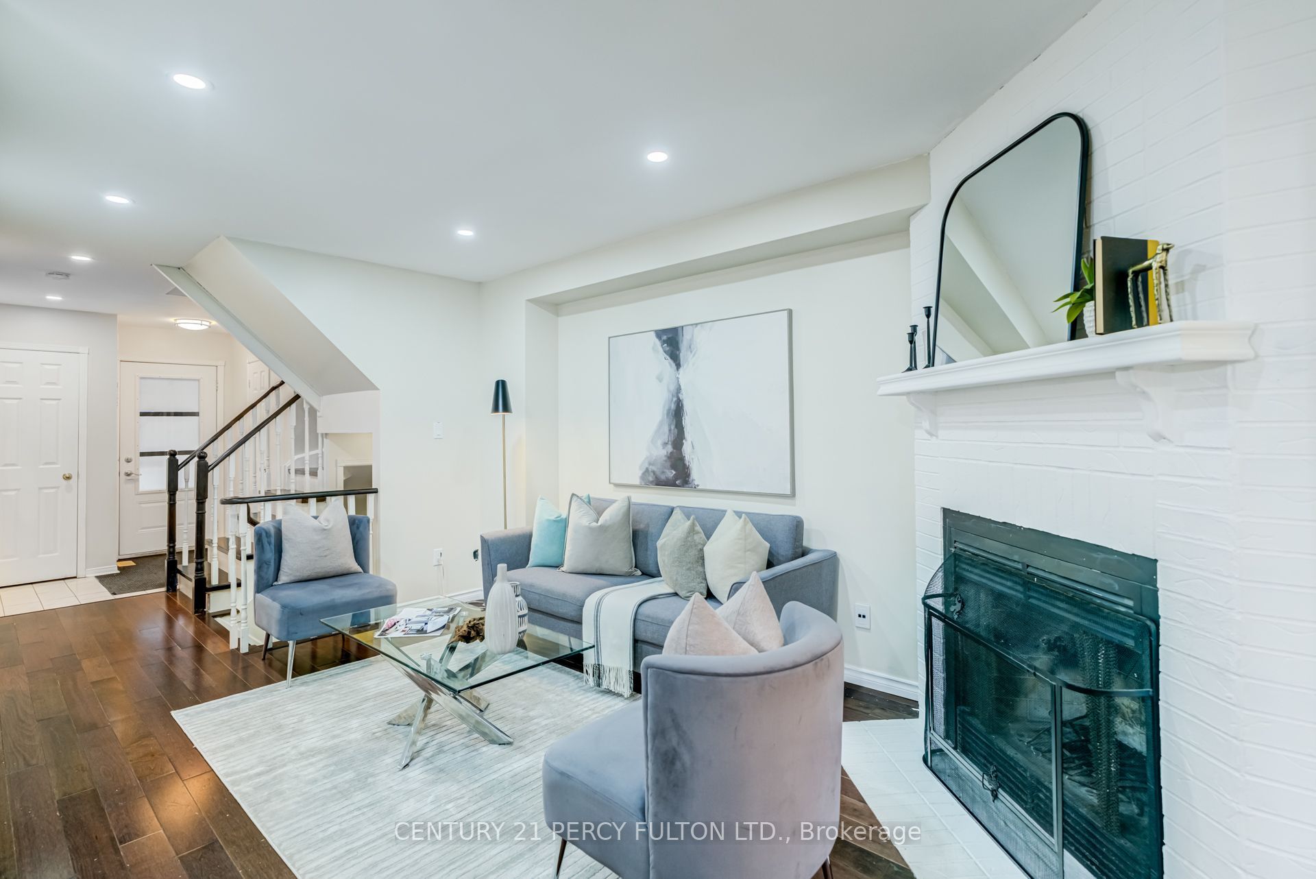 696 Lamour Road, Pickering, ON L1V 6N9 photo 4