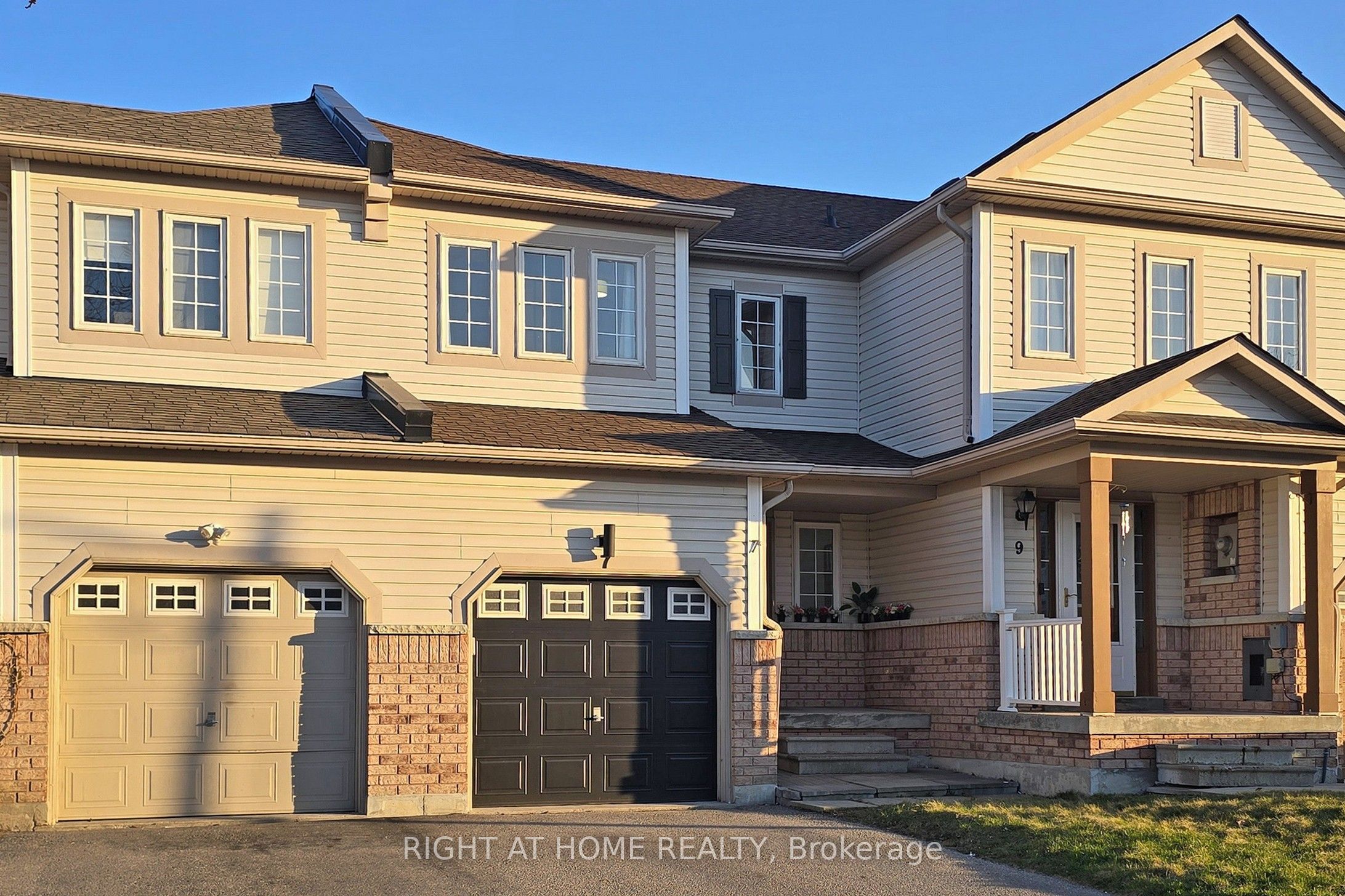 7 Macmillan Avenue, Whitby, ON L1R 3H4 photo 3
