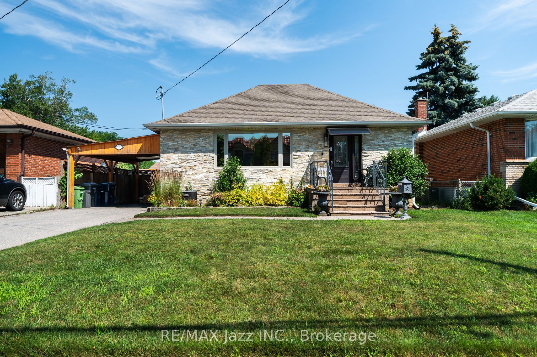 12 Warnsworth Street, Toronto, ON M1E 2L9