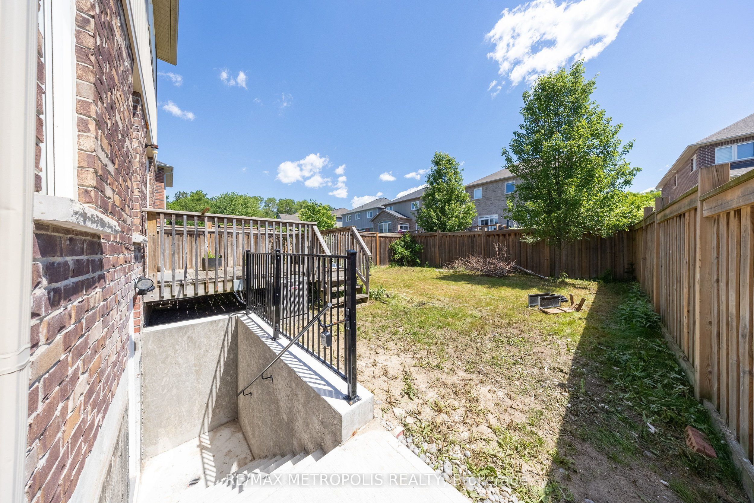 23 Gordon Cowling Street BSMT, Clarington, ON L1E 0G7 photo 2