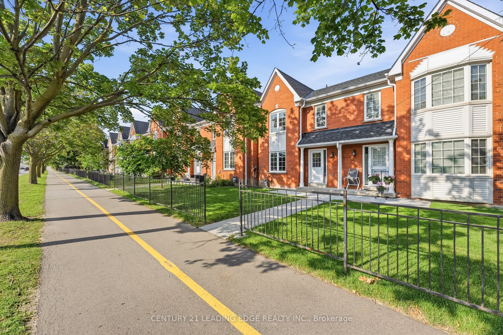10 Bassett Boulevard 91, Whitby, ON L1N 9C5 photo 2