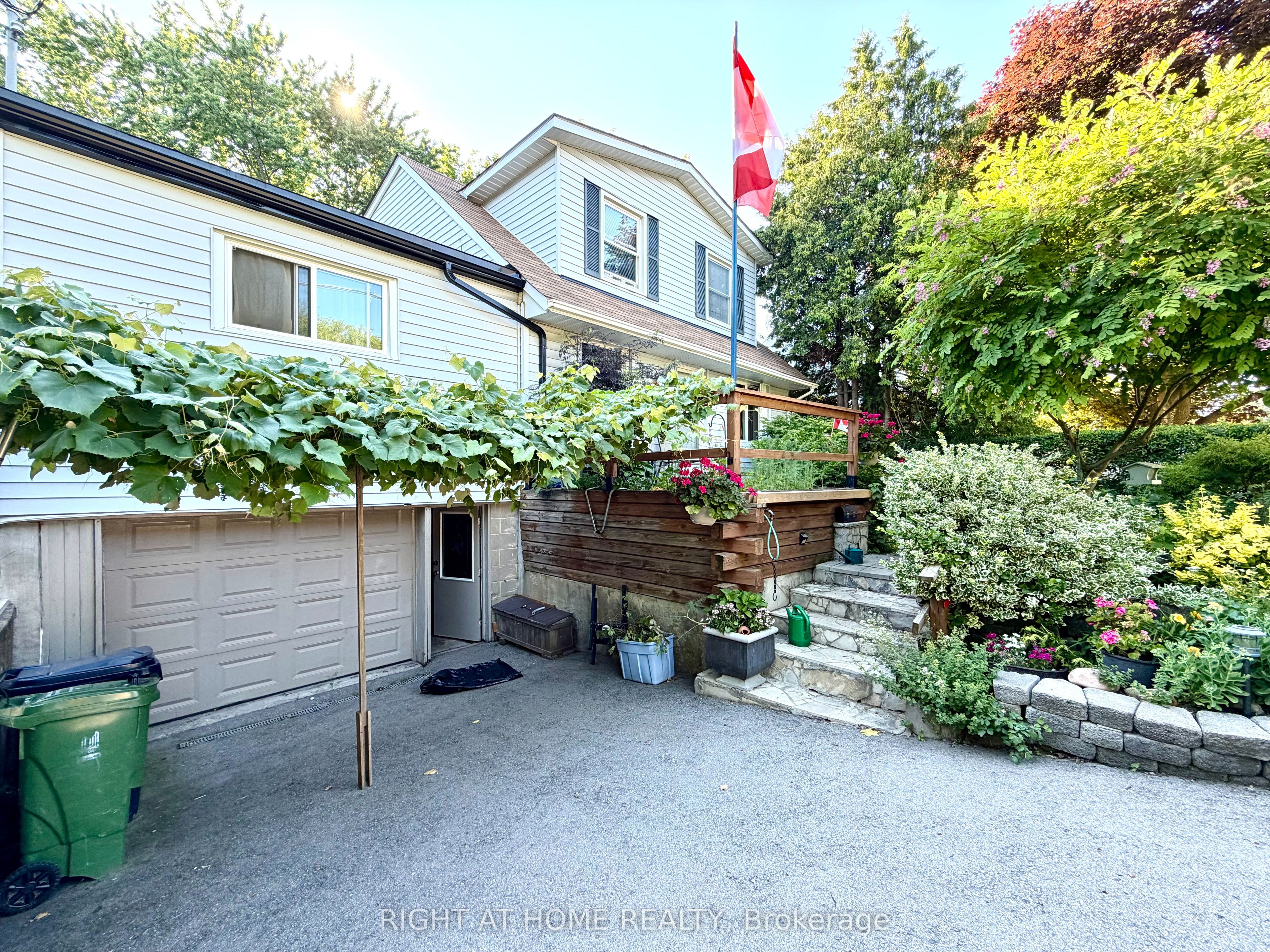 30 Allister Avenue, Toronto, ON M1M 3K9 photo 3