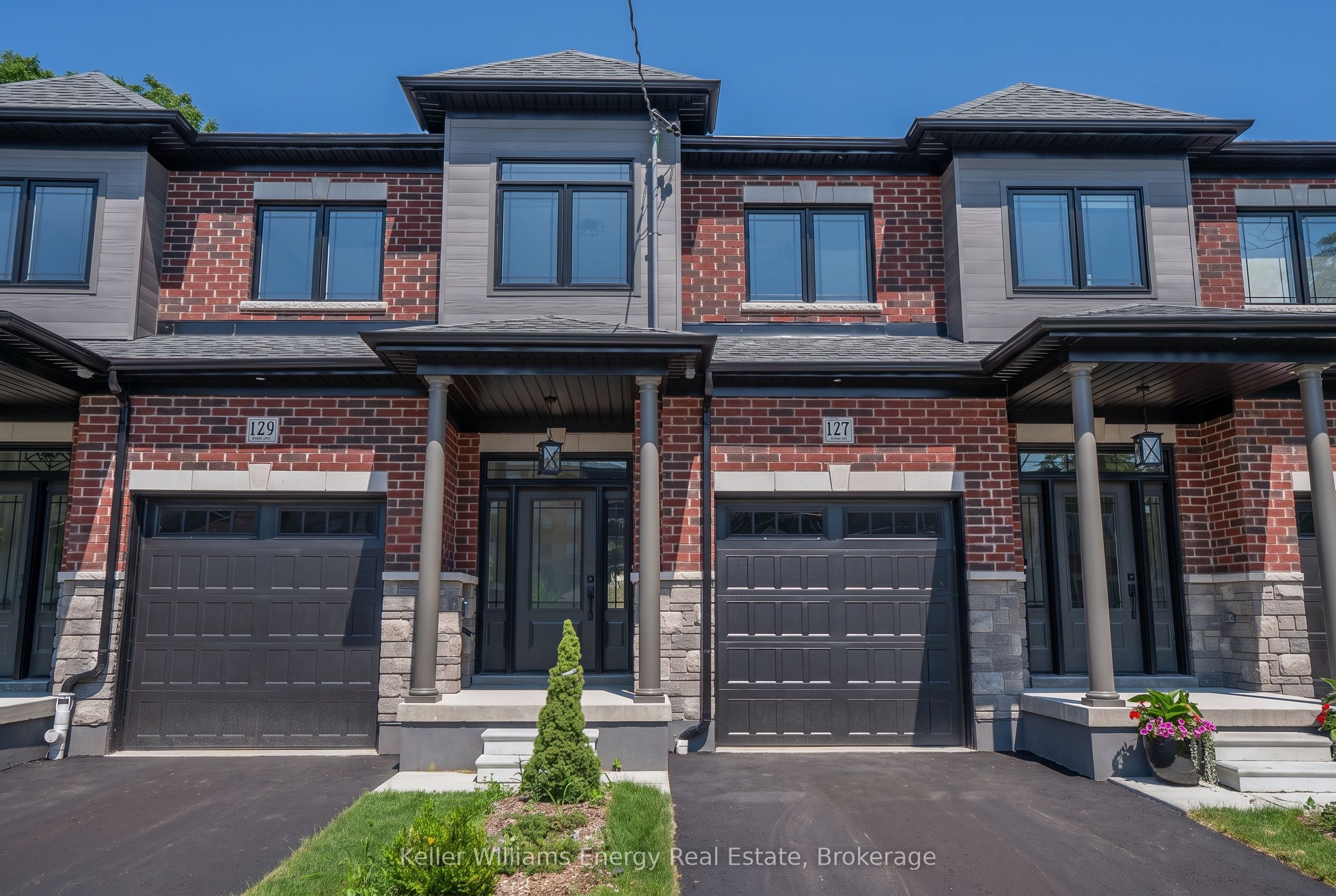 127 Hickory Street N, Whitby, ON L1N 3X6 photo 2