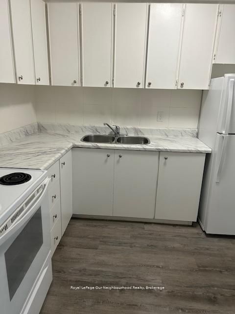 211 Nonquon Road N 104, Oshawa, ON L1G 3S7 photo 2