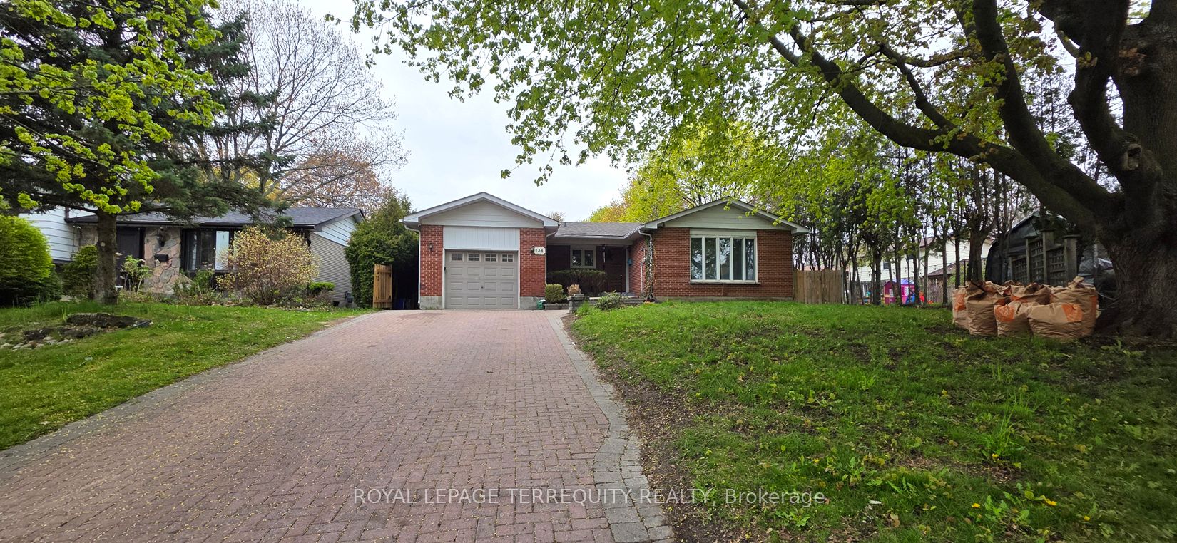 134 Switzer Drive, Oshawa, ON L1G 3J7 photo 2