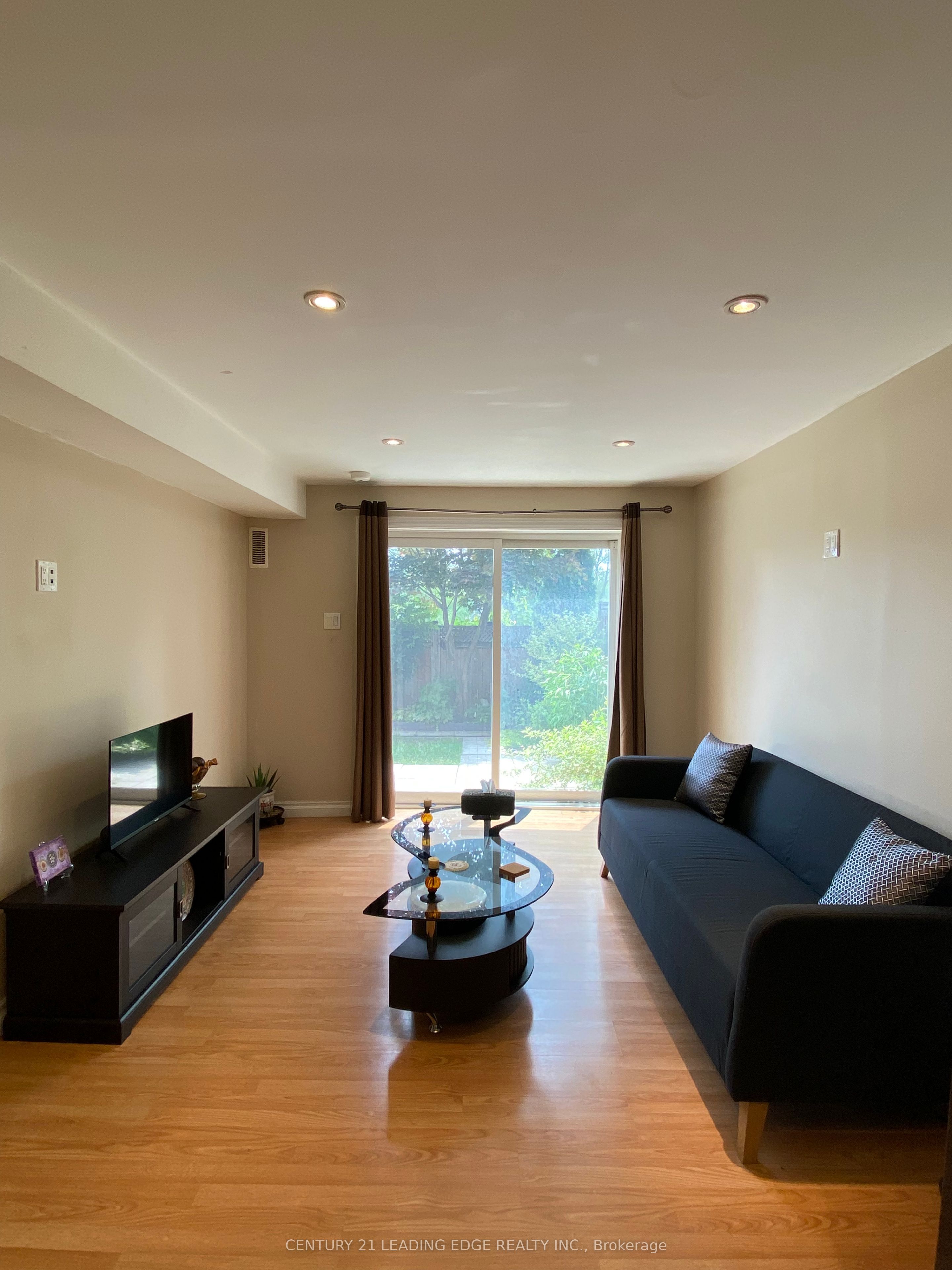 24 Dairy Drive BSMT, Toronto, ON M1L 0G2 photo 2