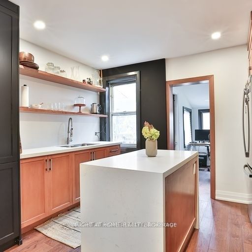 43 Kingston Road, Toronto, ON M4L 1S5 photo 3