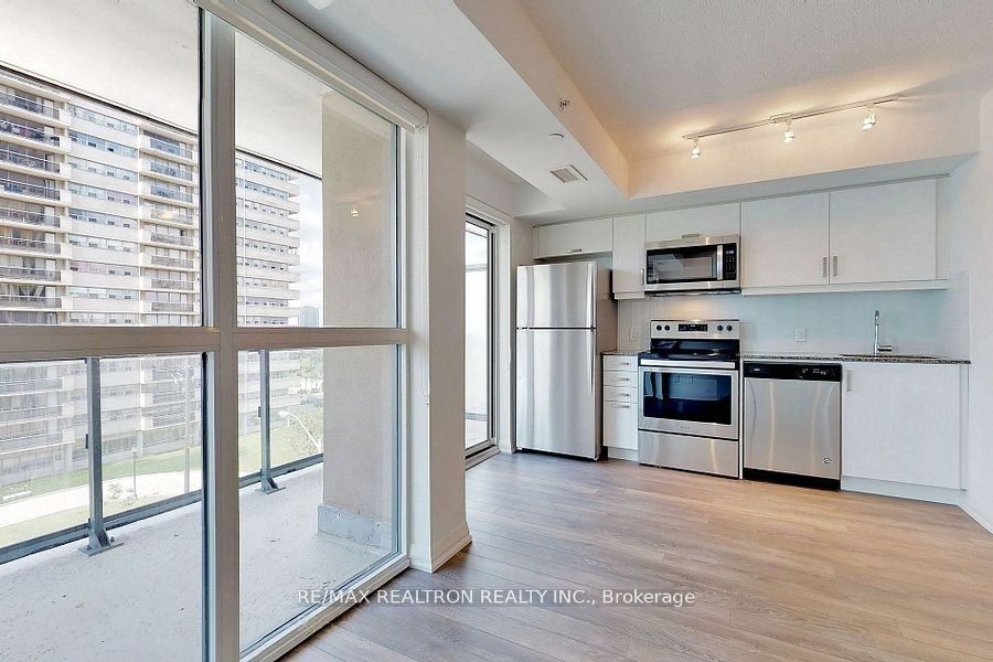 20 Meadowglen Place 534, Toronto, ON M1G 0A9 photo 5