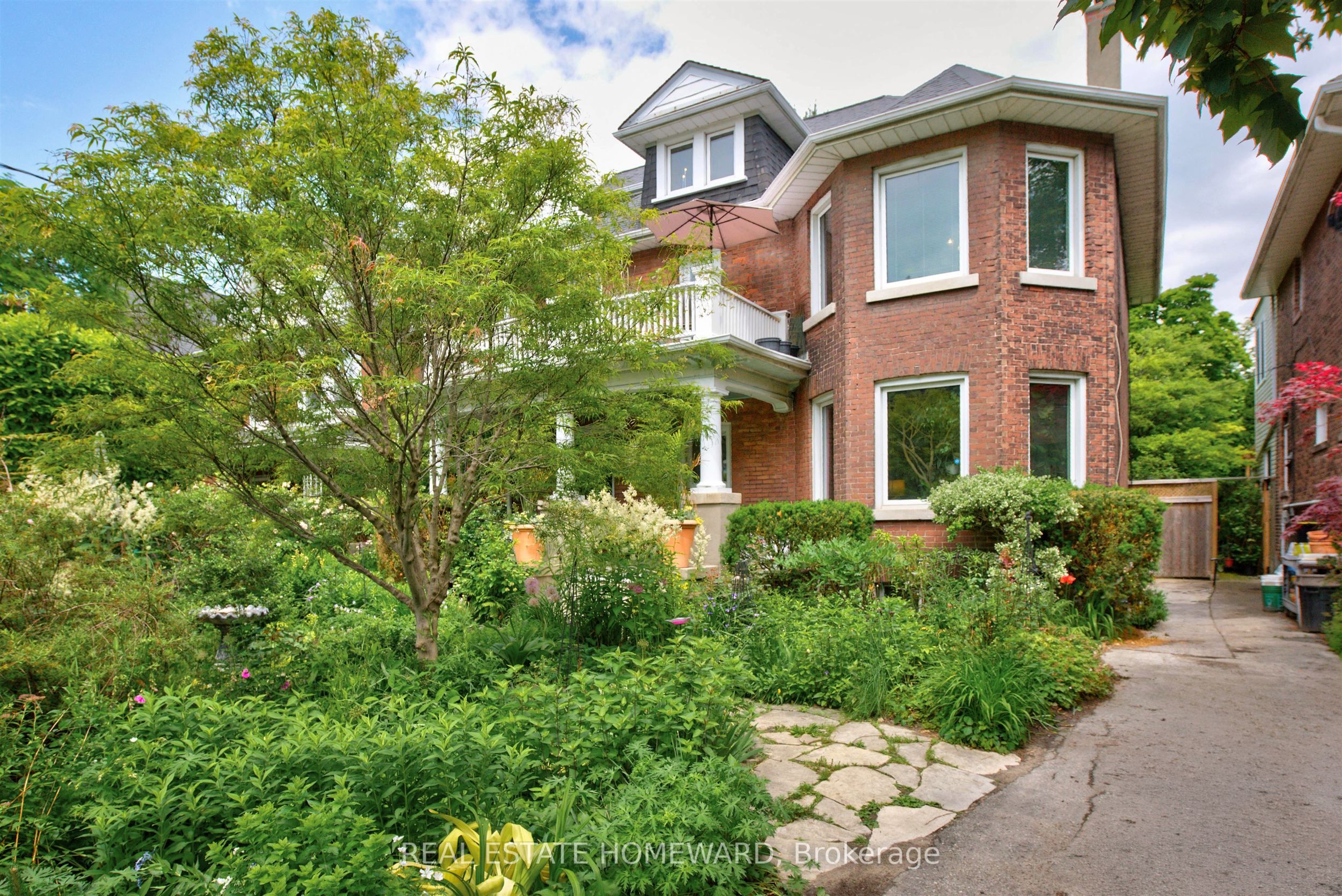 14 Lyall Avenue, Toronto, ON M4E 1V8 photo 2