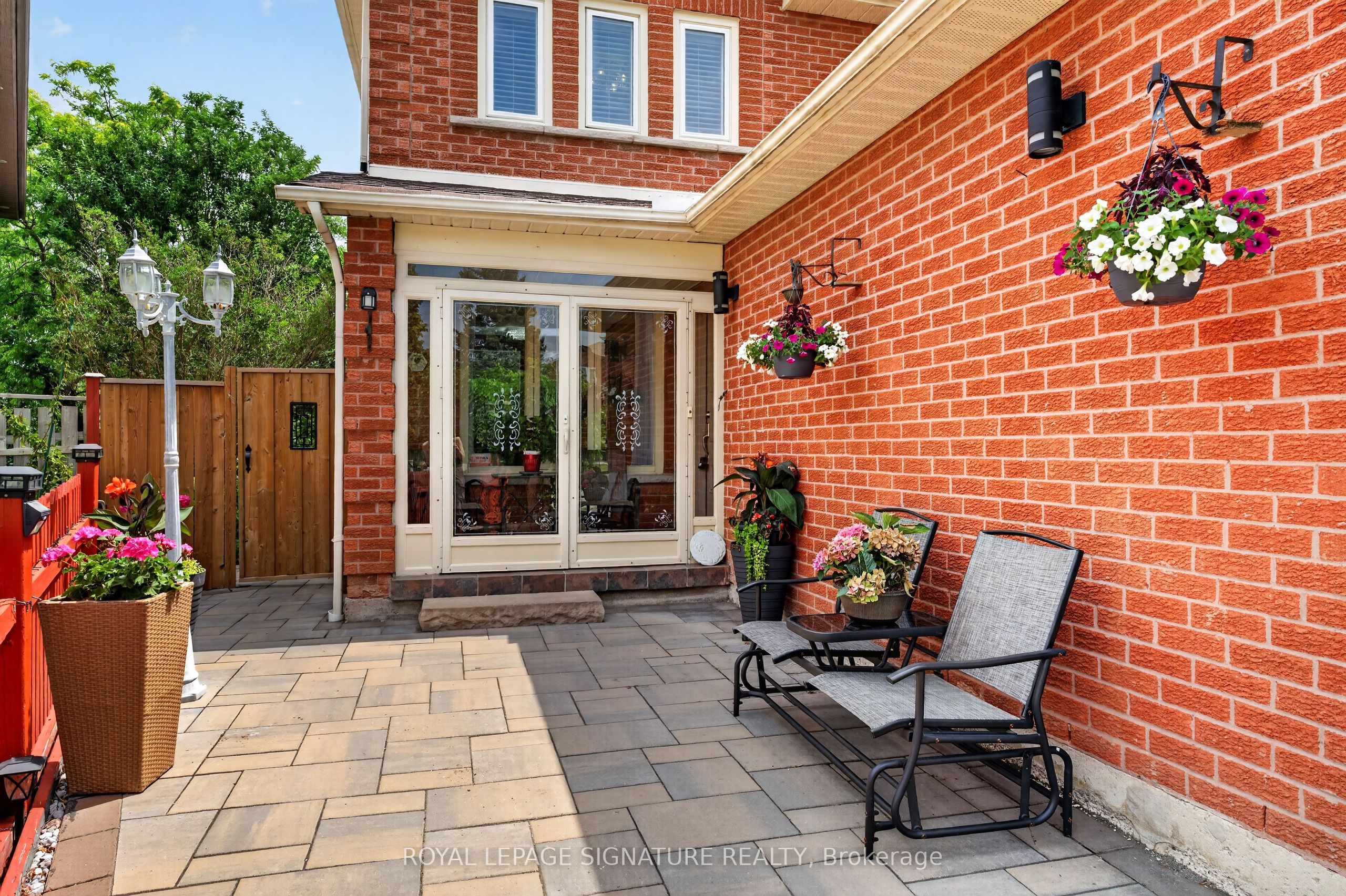 1642 Pepperwood Gate, Pickering, ON L1X 2K1 photo 3