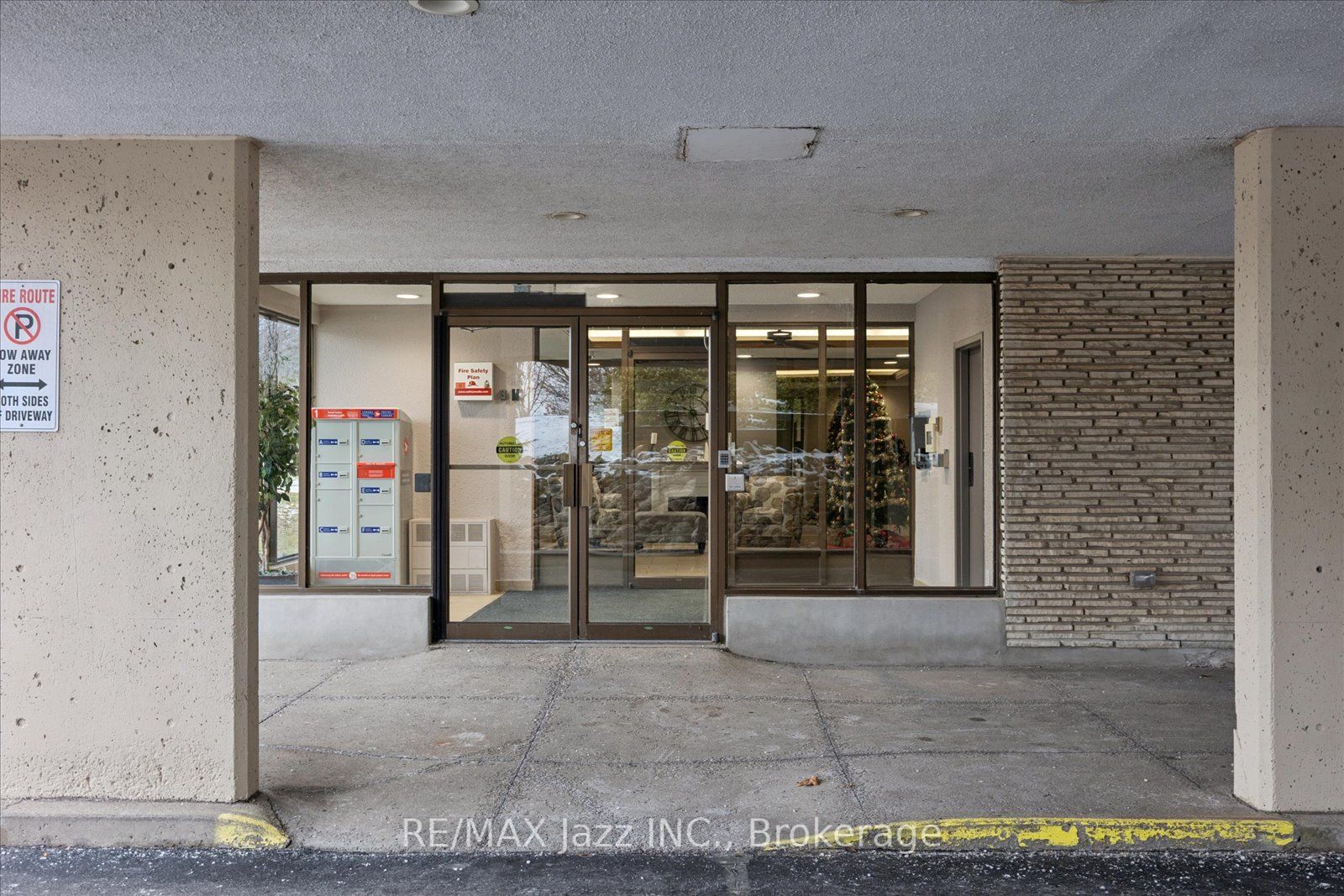 120 Elgin Street W 102, Oshawa, ON L1G 1S7 photo 2