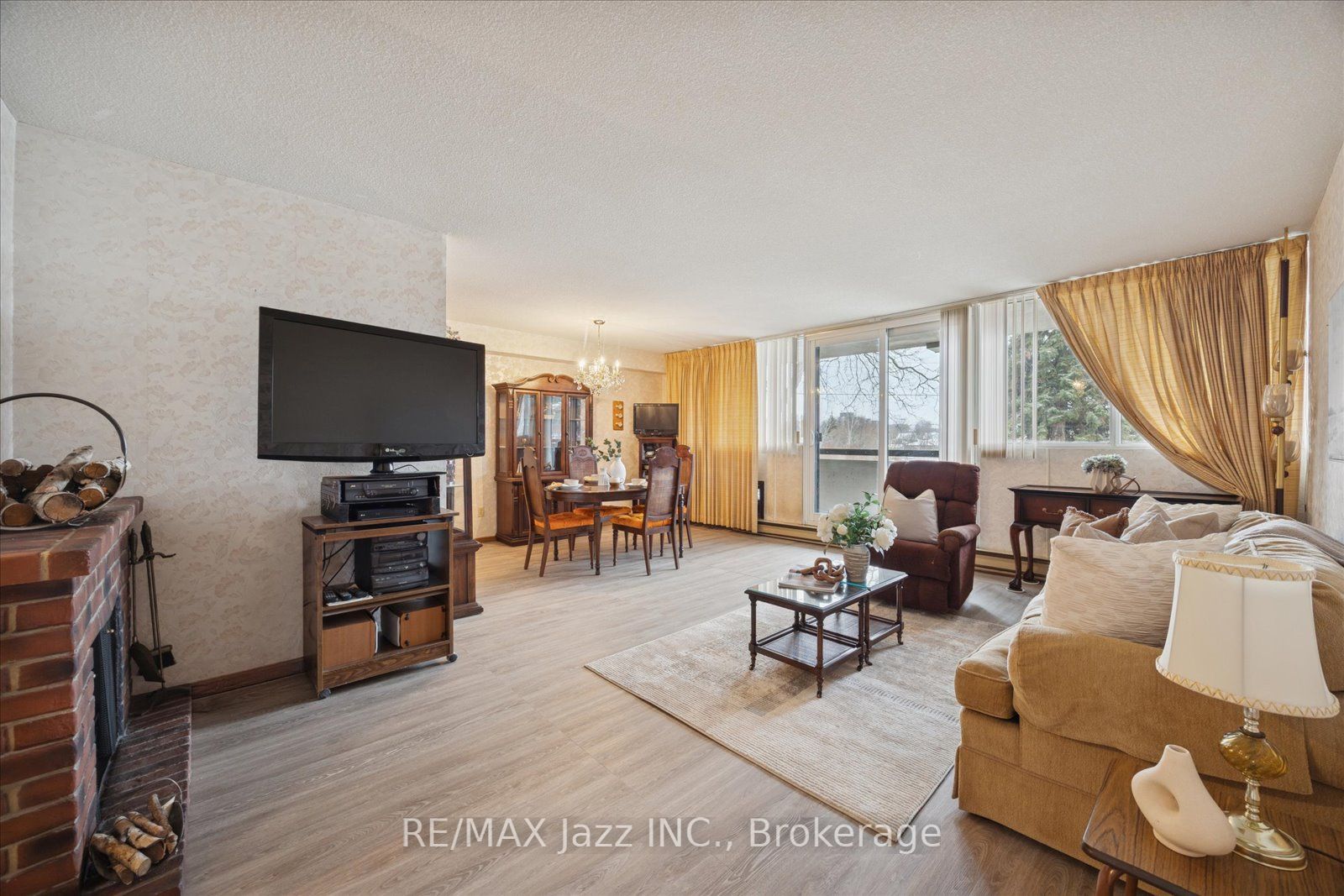 120 Elgin Street W 102, Oshawa, ON L1G 1S7 photo 4