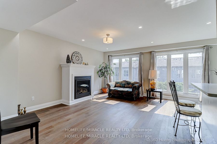 688A Midland Avenue, Toronto, ON M1K 4C6 photo 4