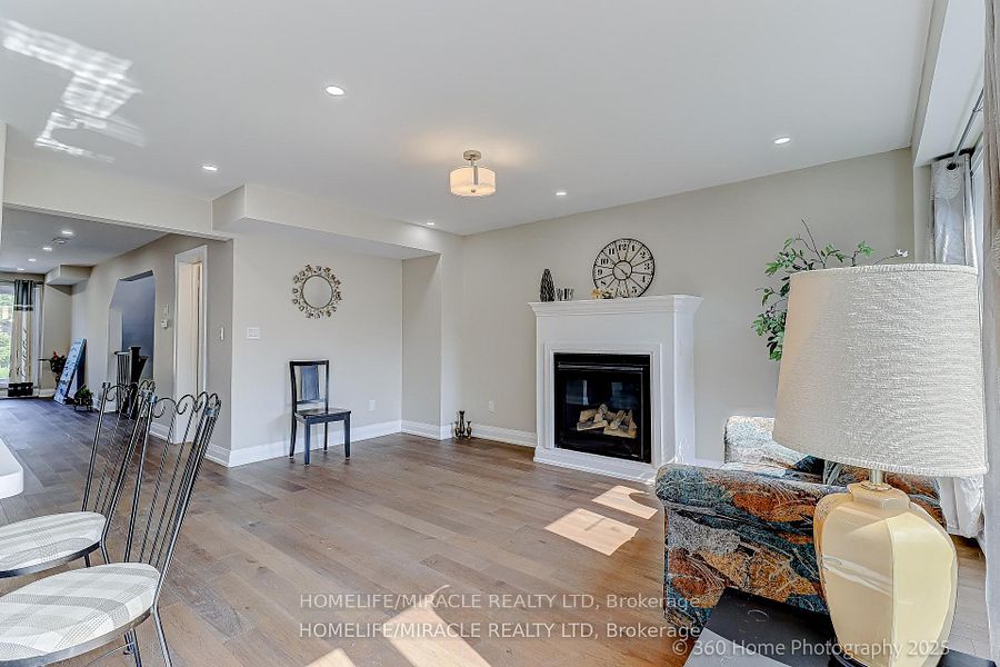 688A Midland Avenue, Toronto, ON M1K 4C6 photo 5