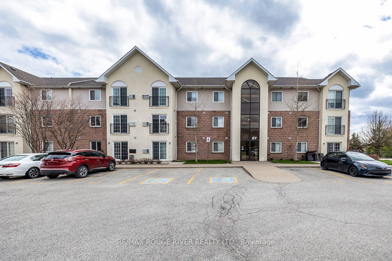 87 Aspen Springs Drive 307, Clarington, ON L1C 5J8 photo 2