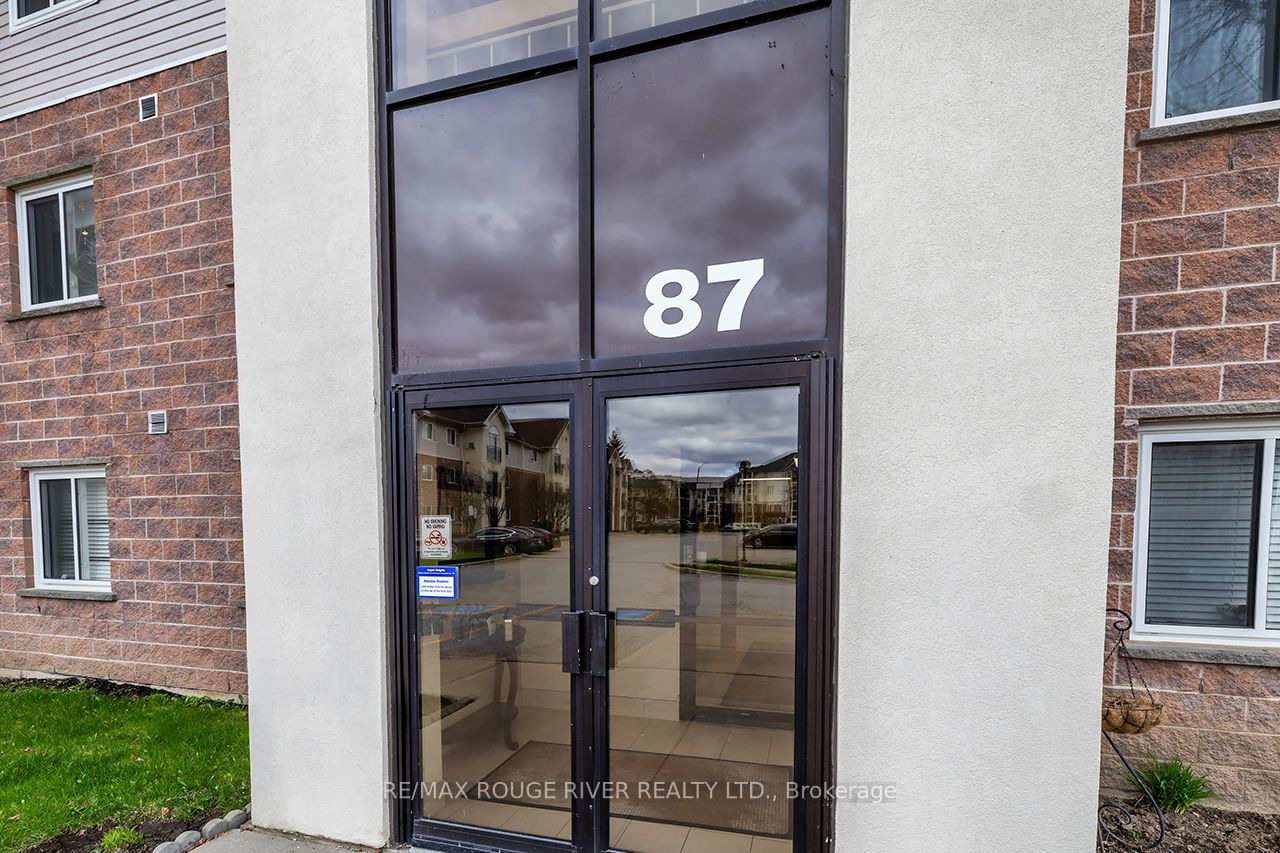 87 Aspen Springs Drive 307, Clarington, ON L1C 5J8 photo 3