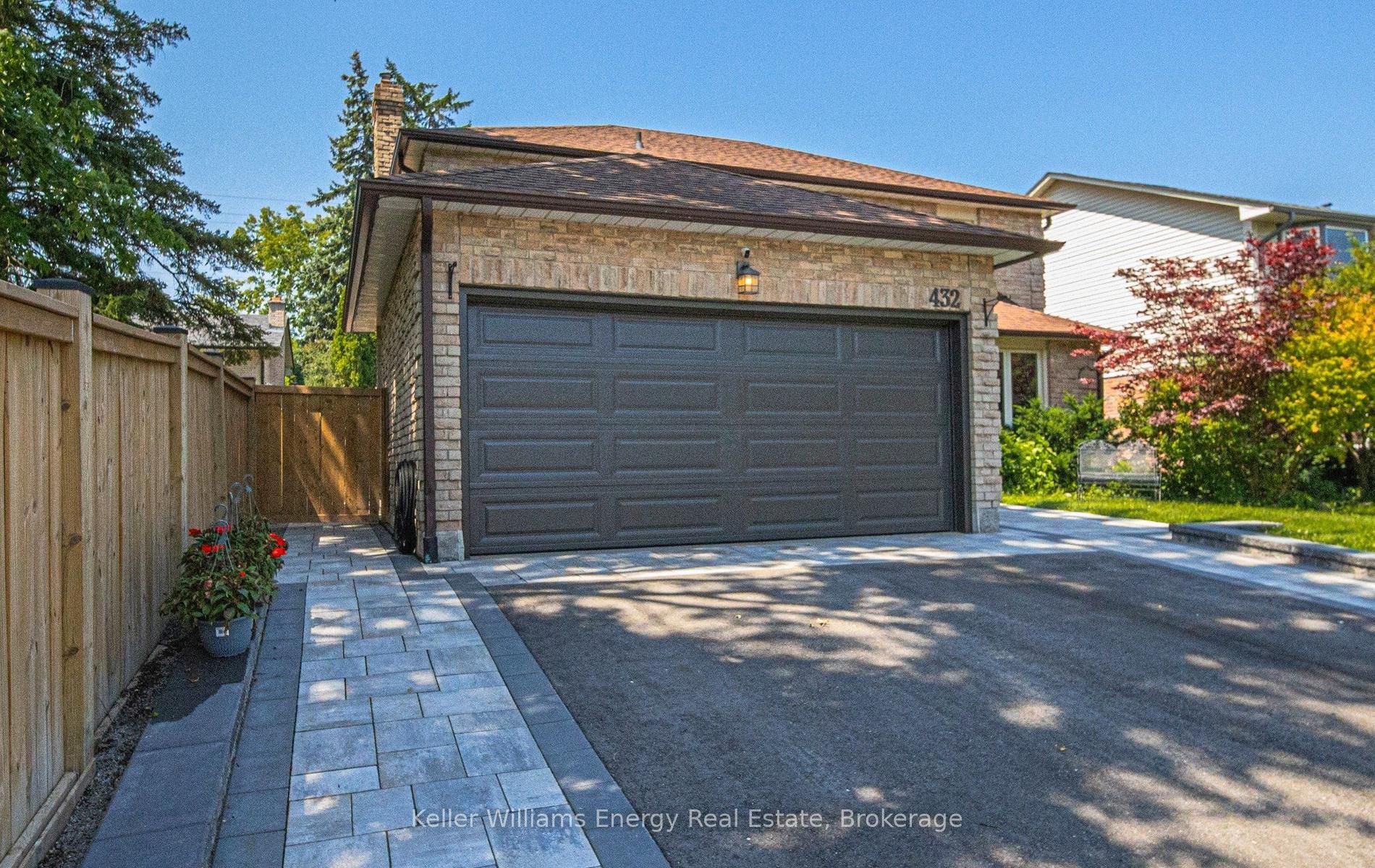 432 Prince Of Wales Drive, Whitby, ON L1N 6M9 photo 3