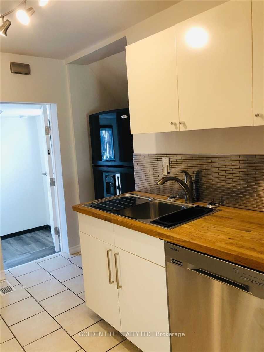 27 Rivercourt Boulevard Upper, Toronto, ON M4J 3A3 photo 5