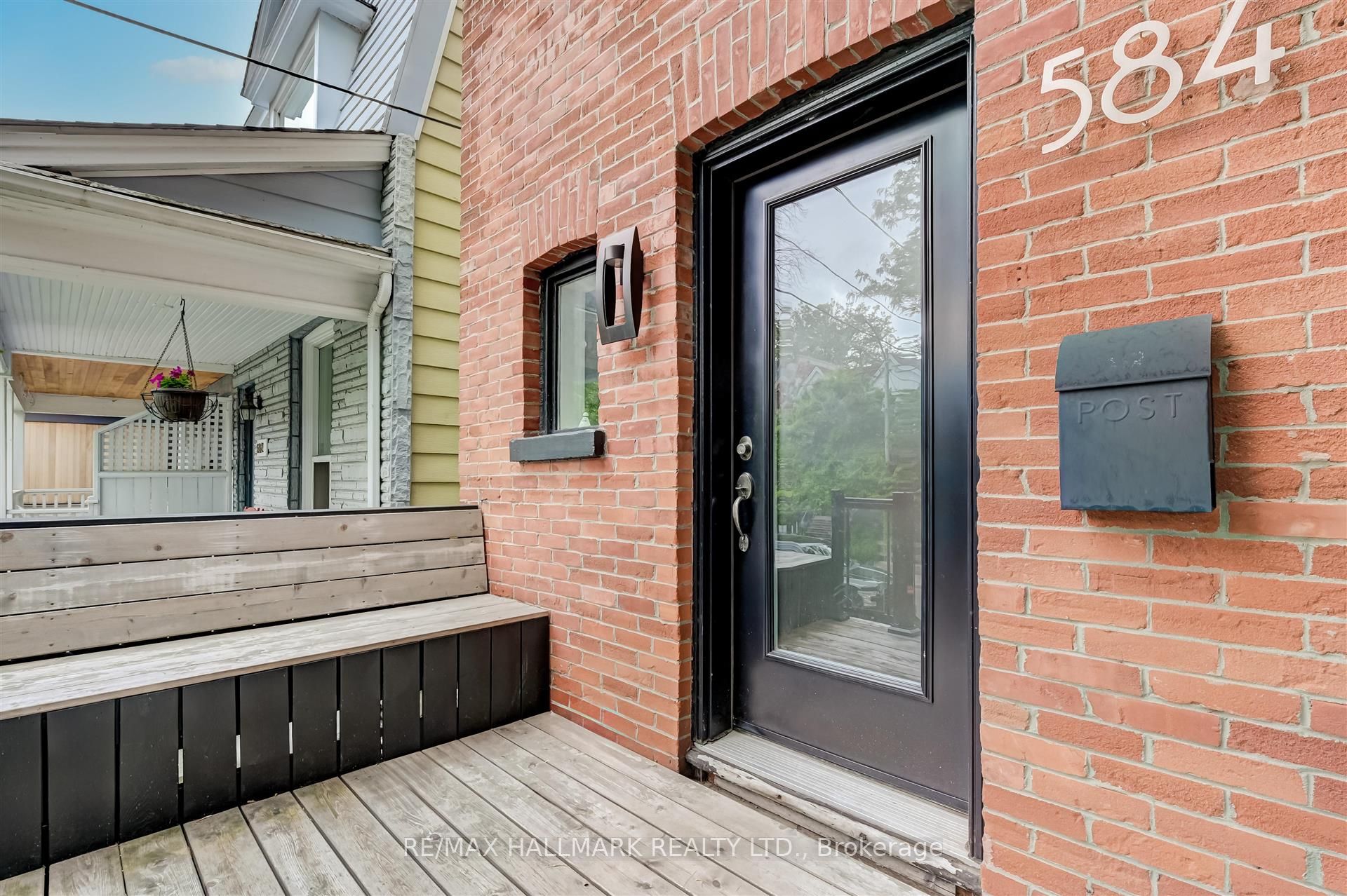 584 Logan Avenue, Toronto, ON M4K 3B8 photo 2